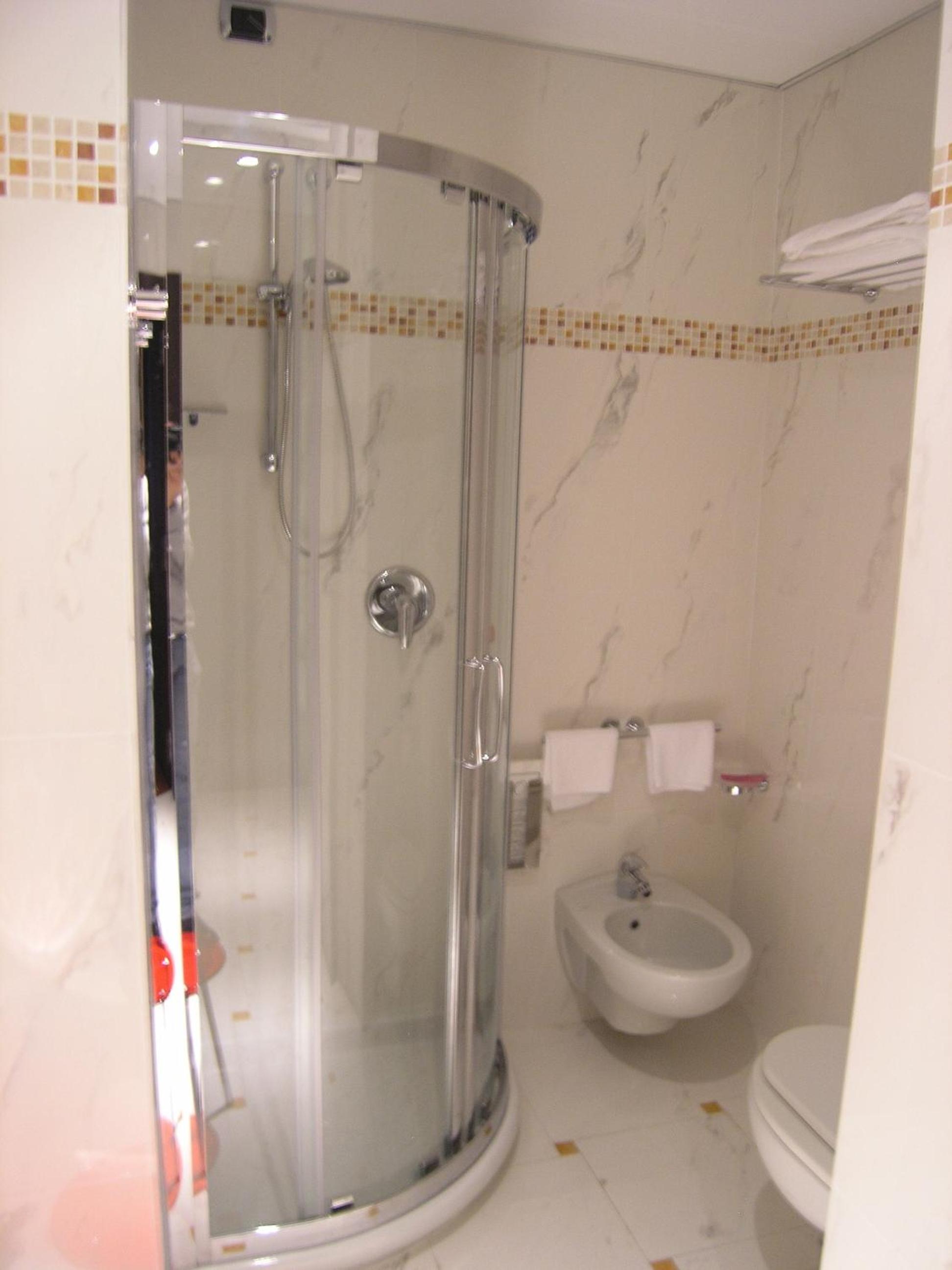 Double Room - Photo 7