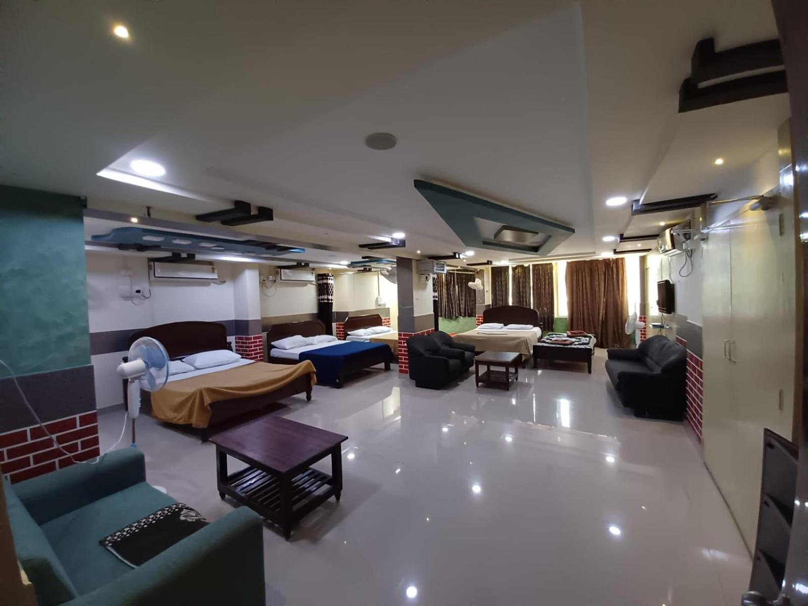 10-Bed Mixed Dormitory Room