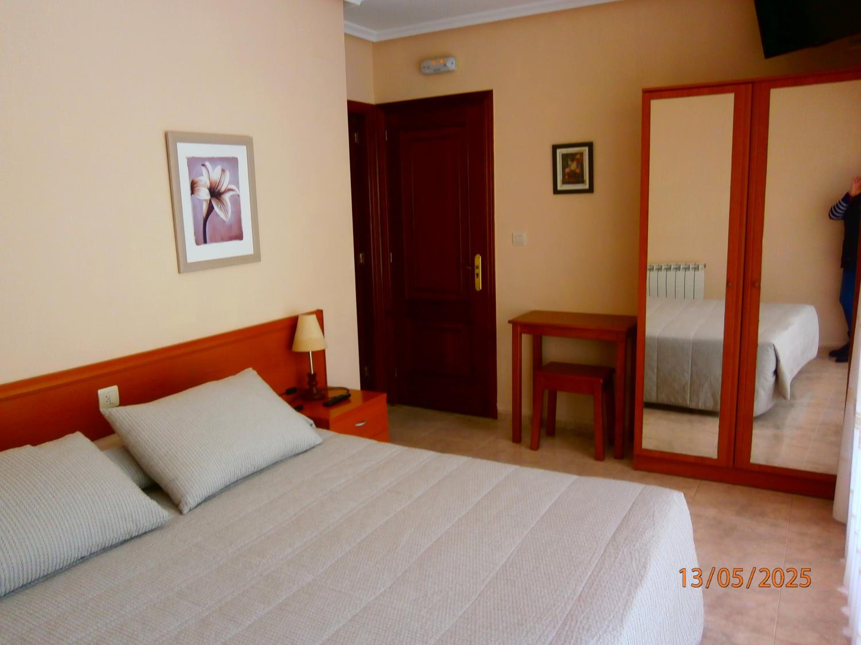 Double or Twin Room - Photo 7