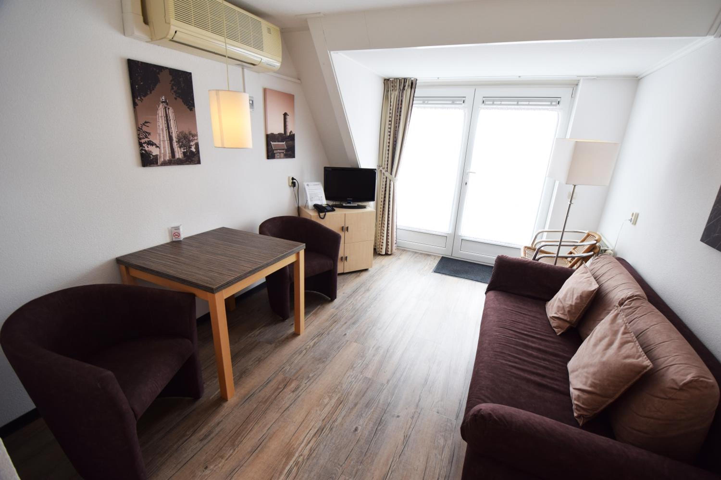 Deluxe Double Room with Balcony photo 2