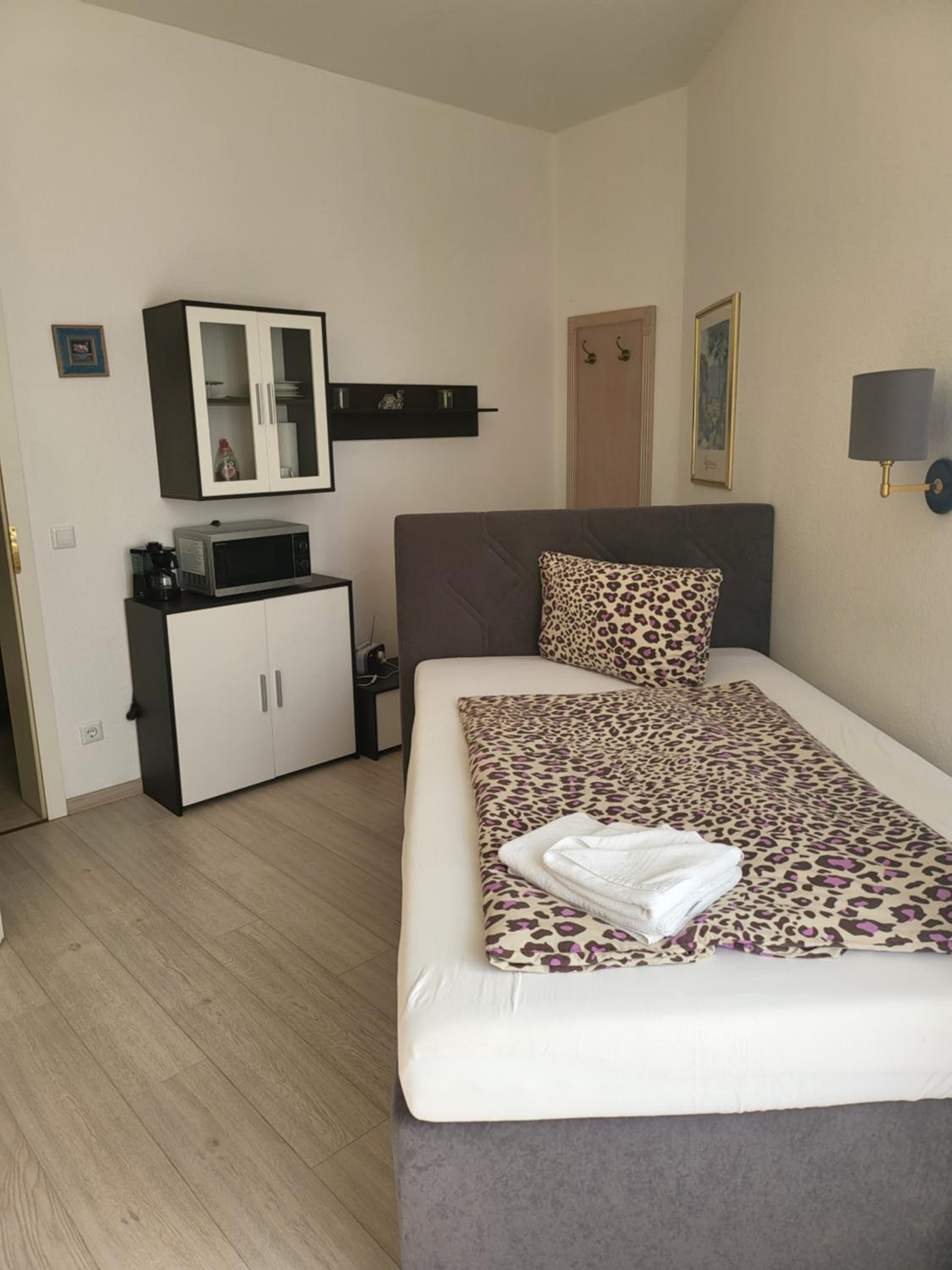 Single Room with Bathroom photo 1