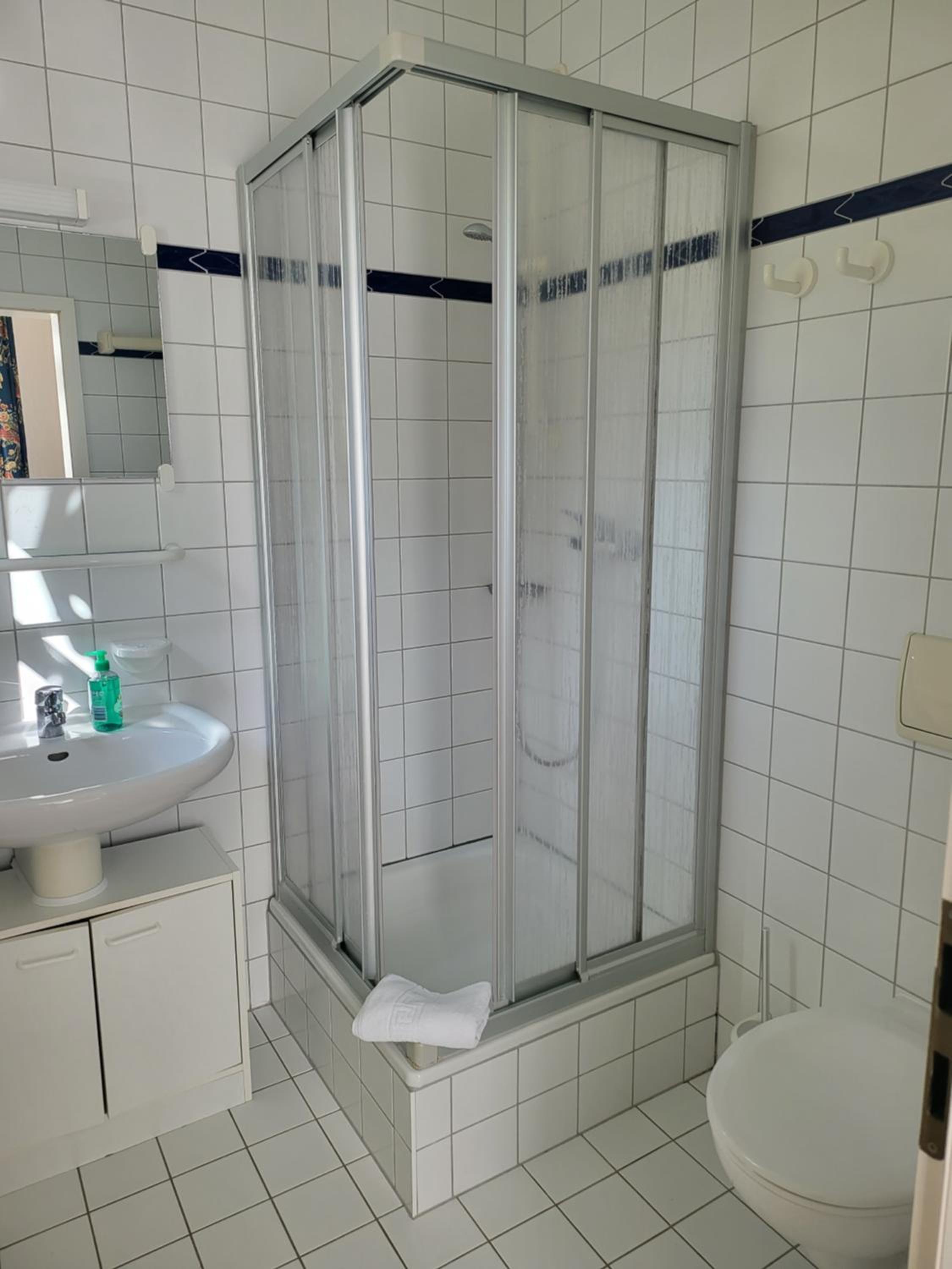 Single Room with Bathroom photo 3