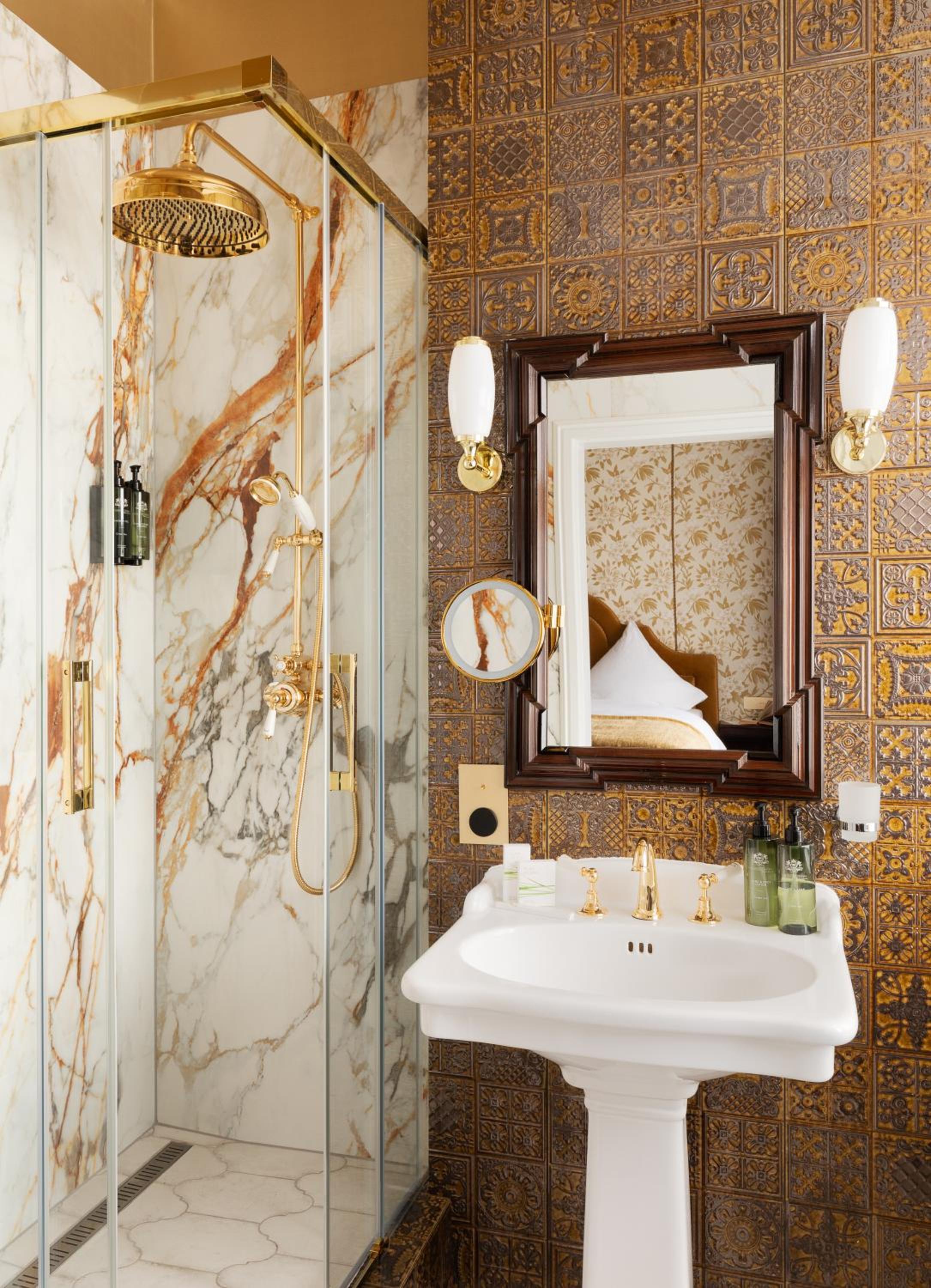 Deluxe Queen Room photo 2