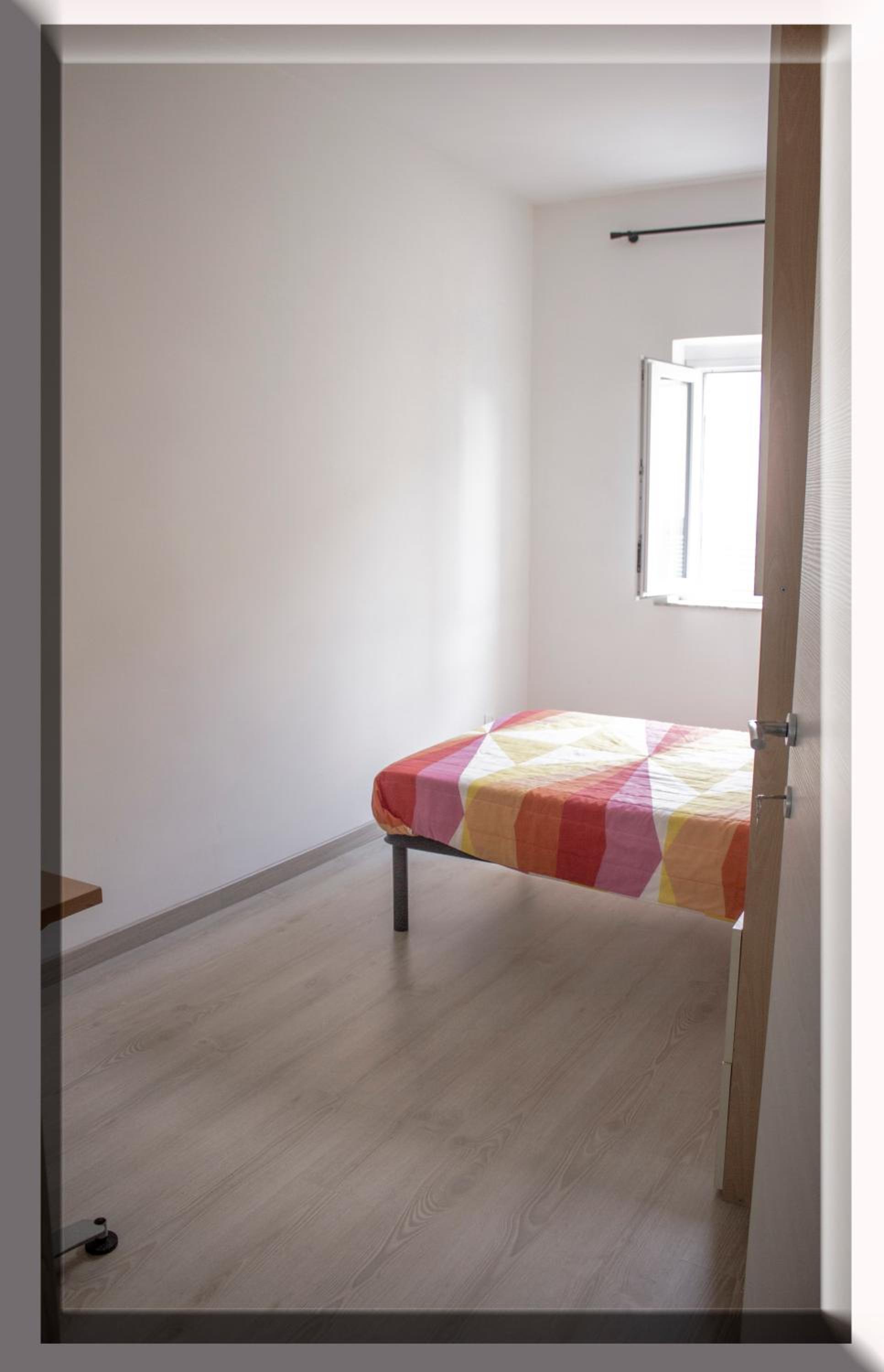 Standard Single Room with Shared Bathroom photo 3