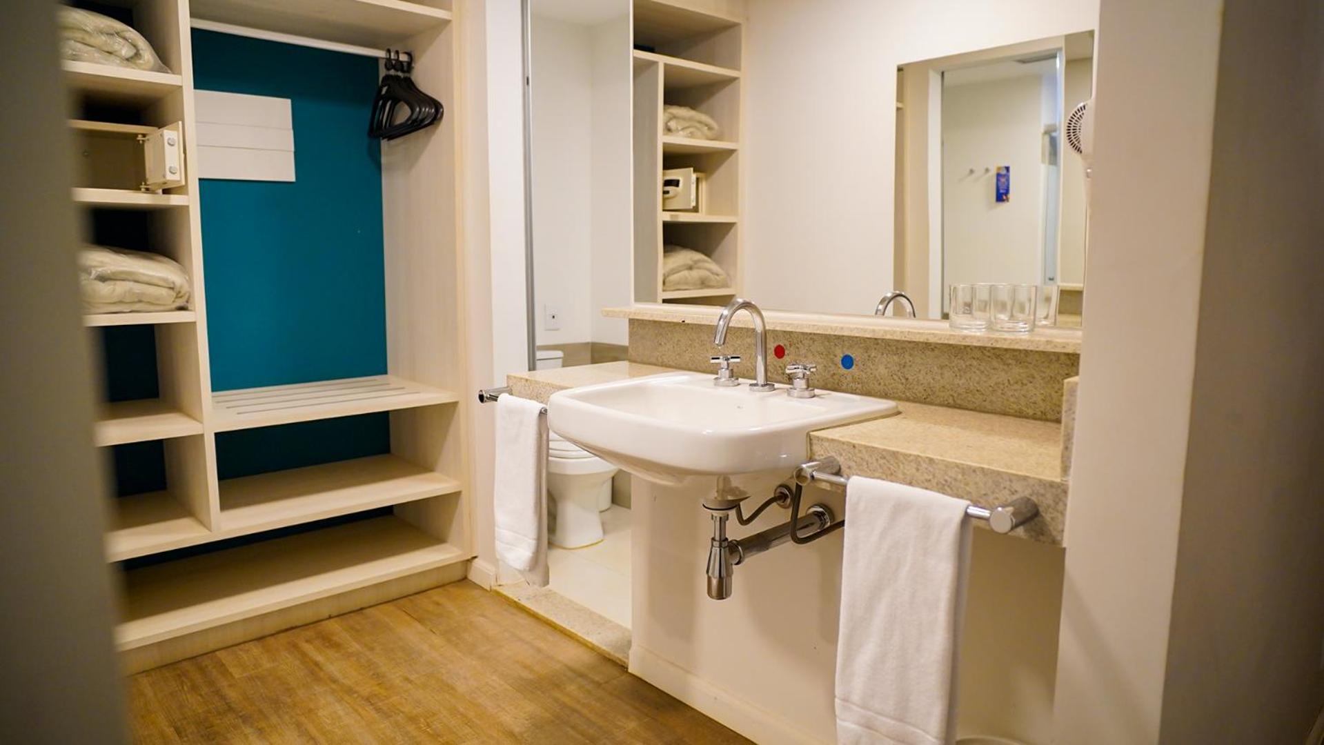 Premier Family Room - includes Hot Beach Water Park tickets photo 2