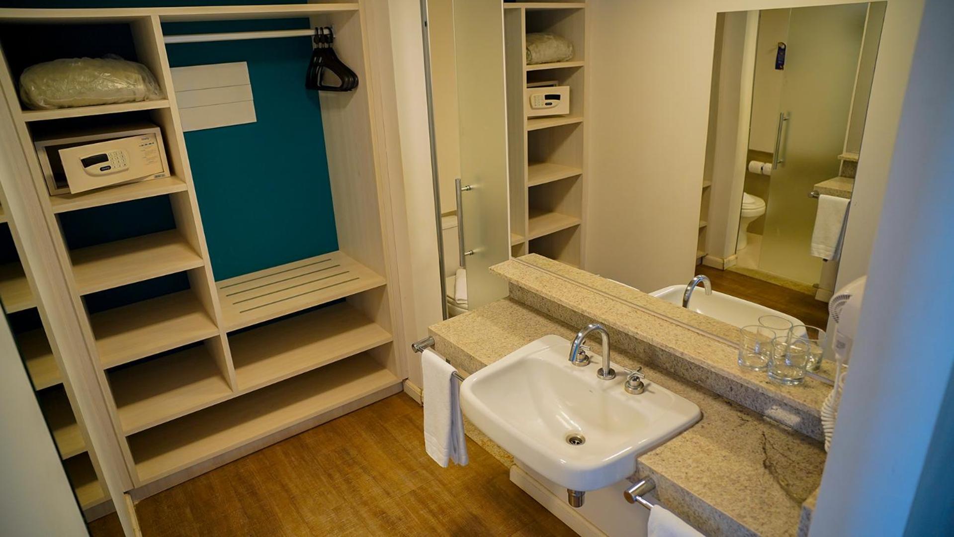 Superior Family Room - includes Hot Beach Water Park tickets photo 2