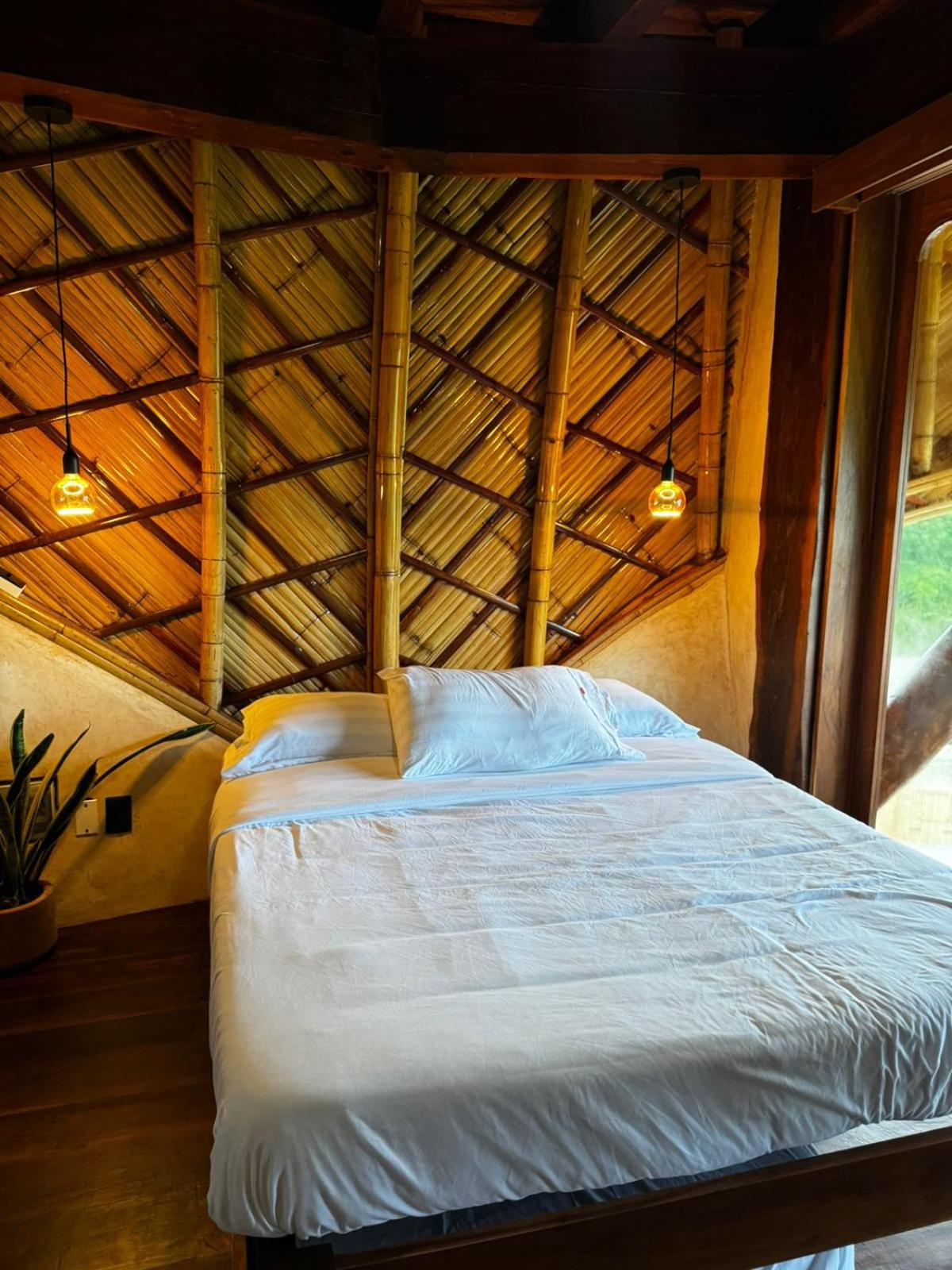 One-Bedroom Apartment with Lake View photo 2