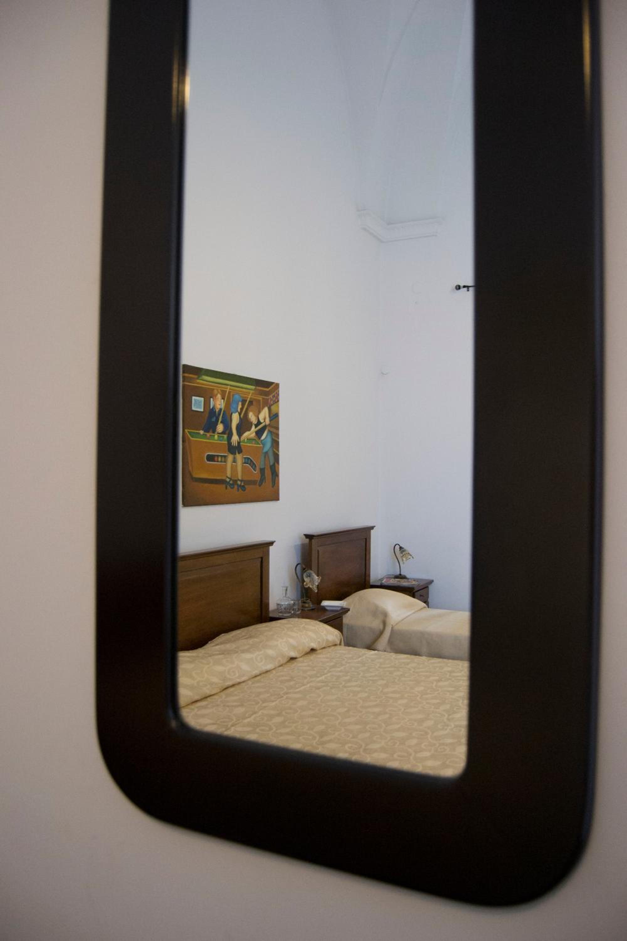 Triple Room with Private Bathroom - Photo 4