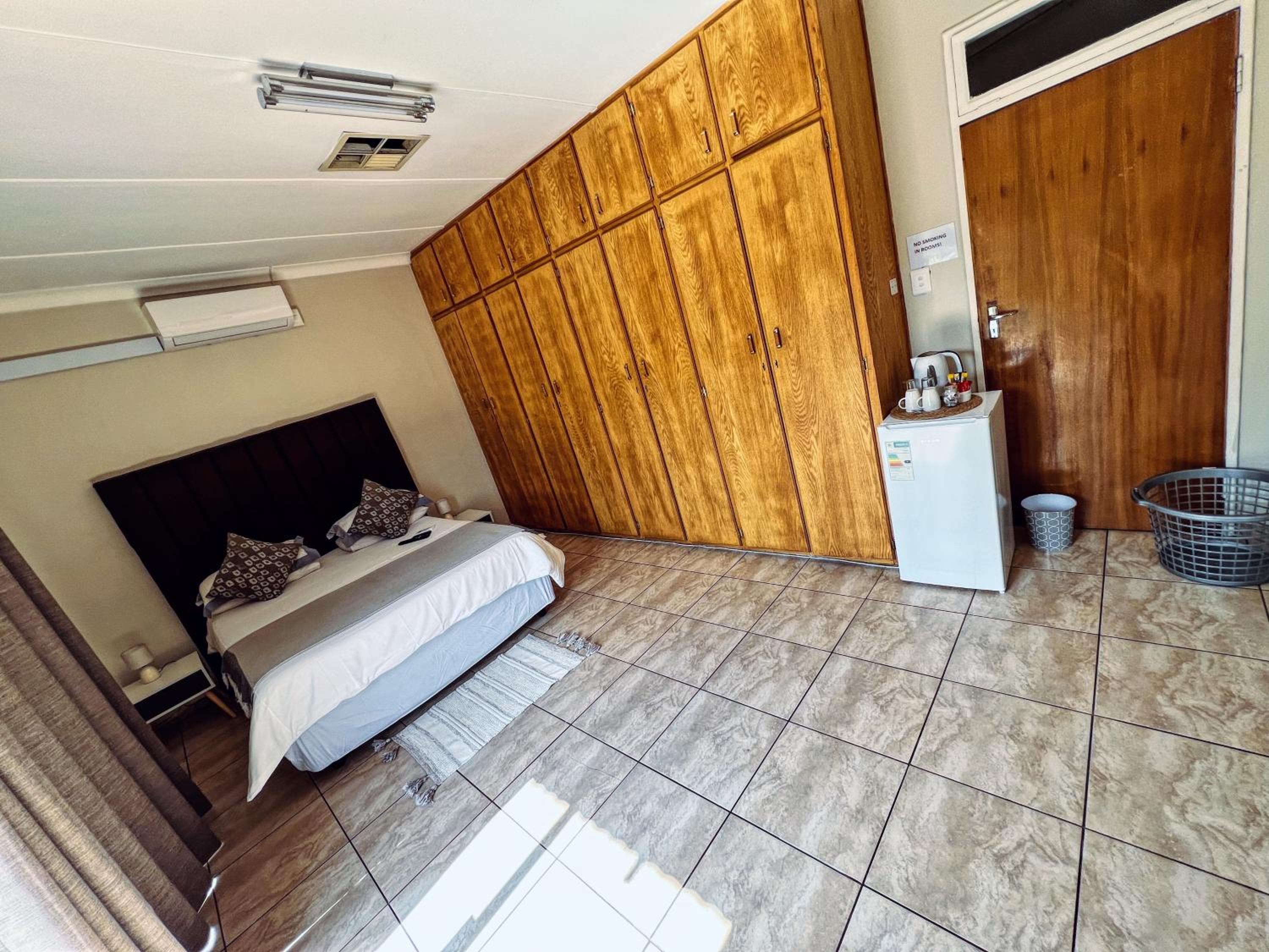 Deluxe King Room photo 1
