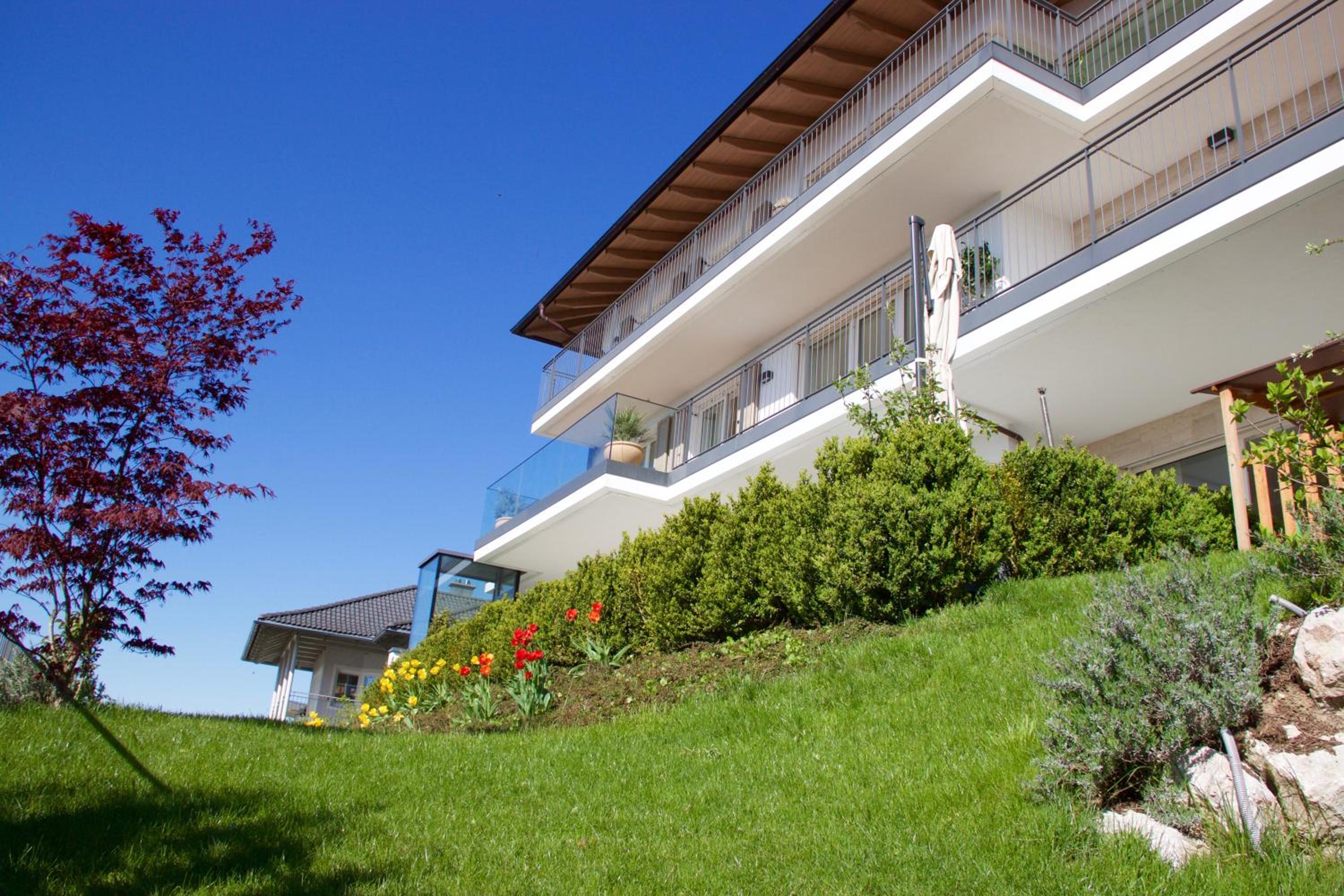 Garden Apartment with Lake View photo 2