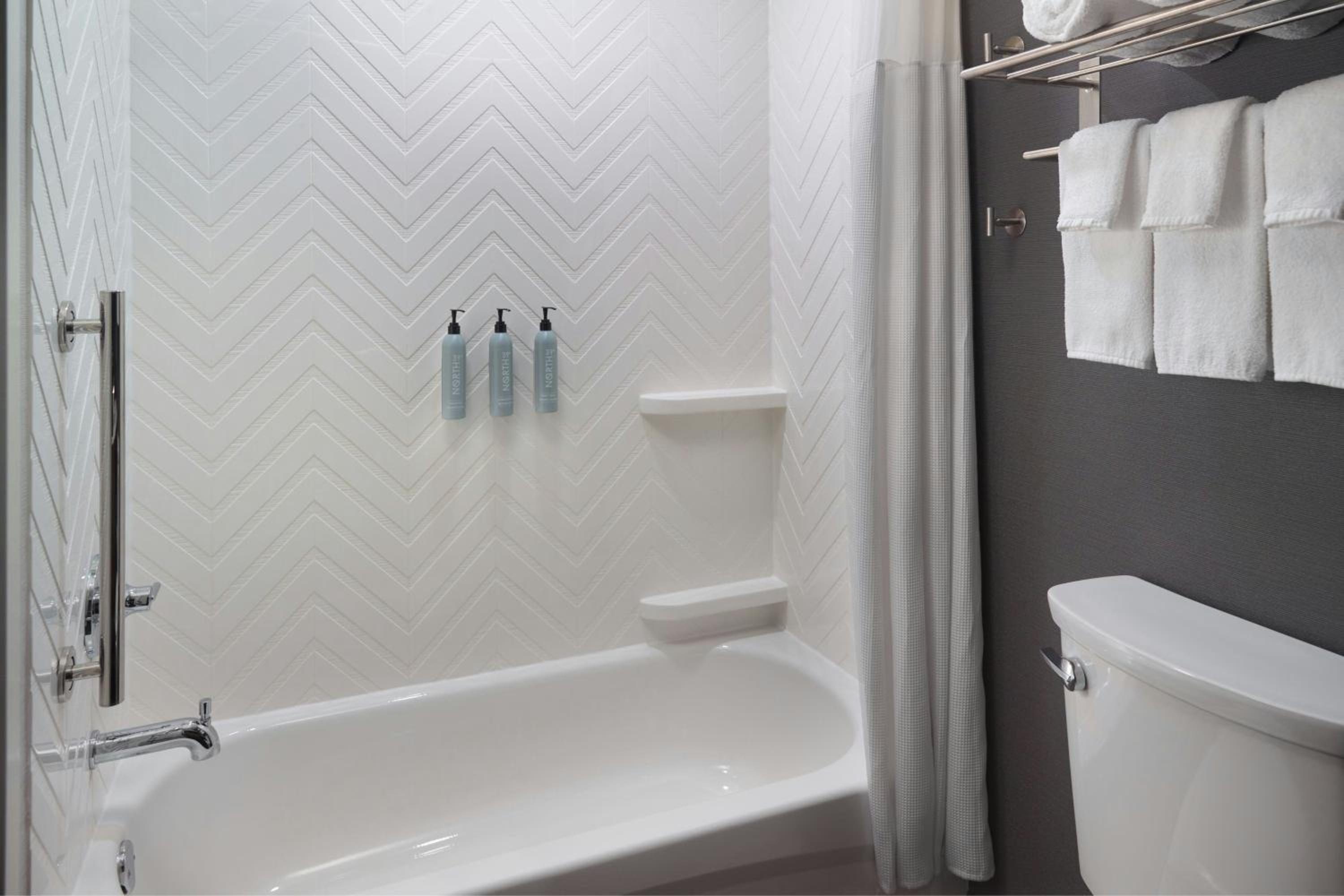 Standard King Room - Hearing Accessible - Photo 6