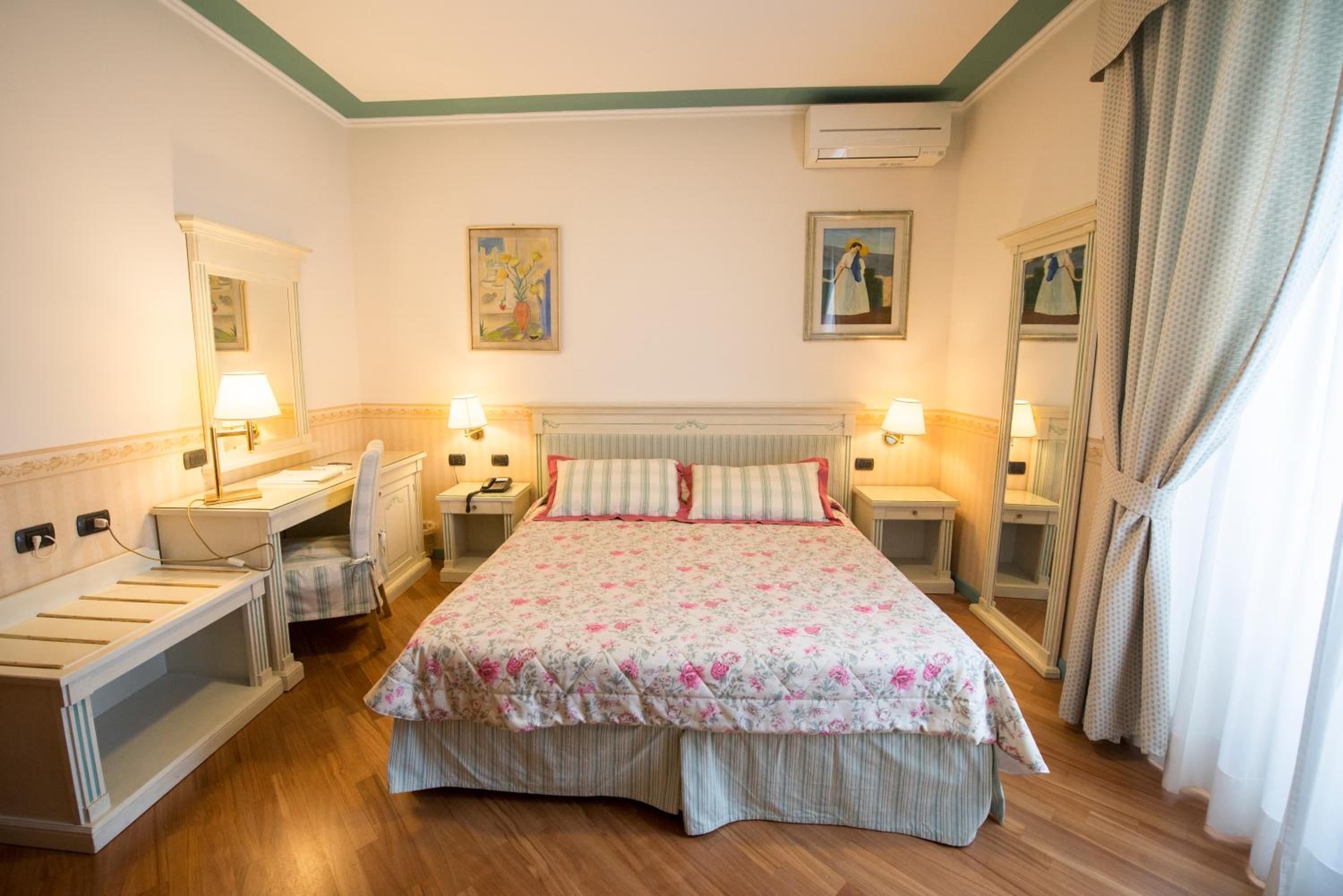 Double Room - Photo 17