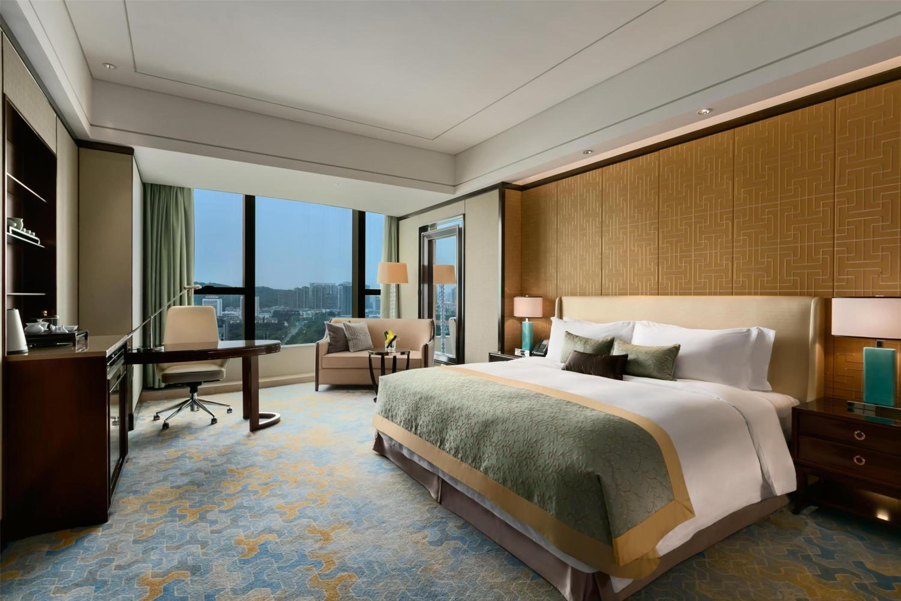 Deluxe City View Suite