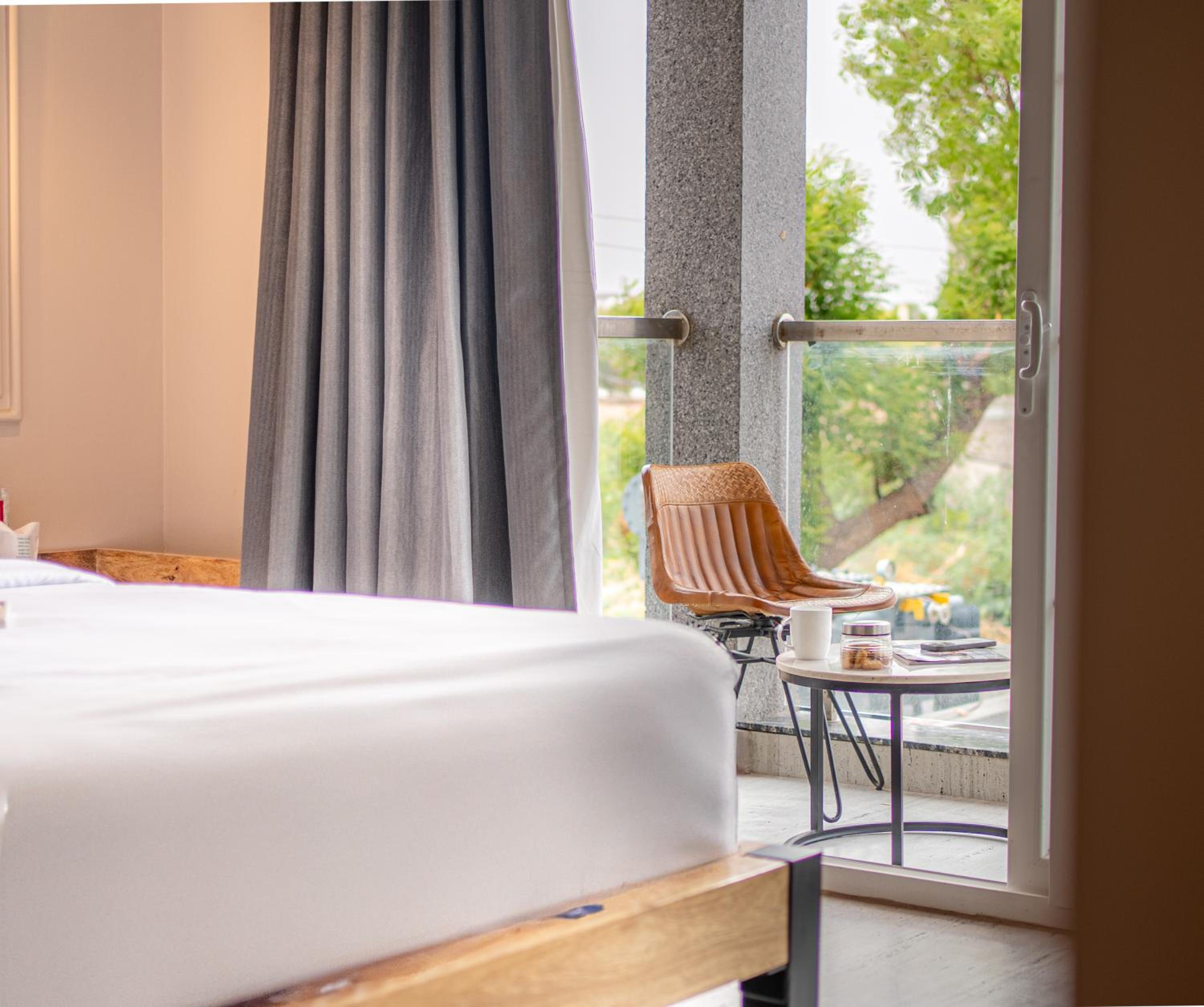 Deluxe Double Room with Balcony - Photo 3