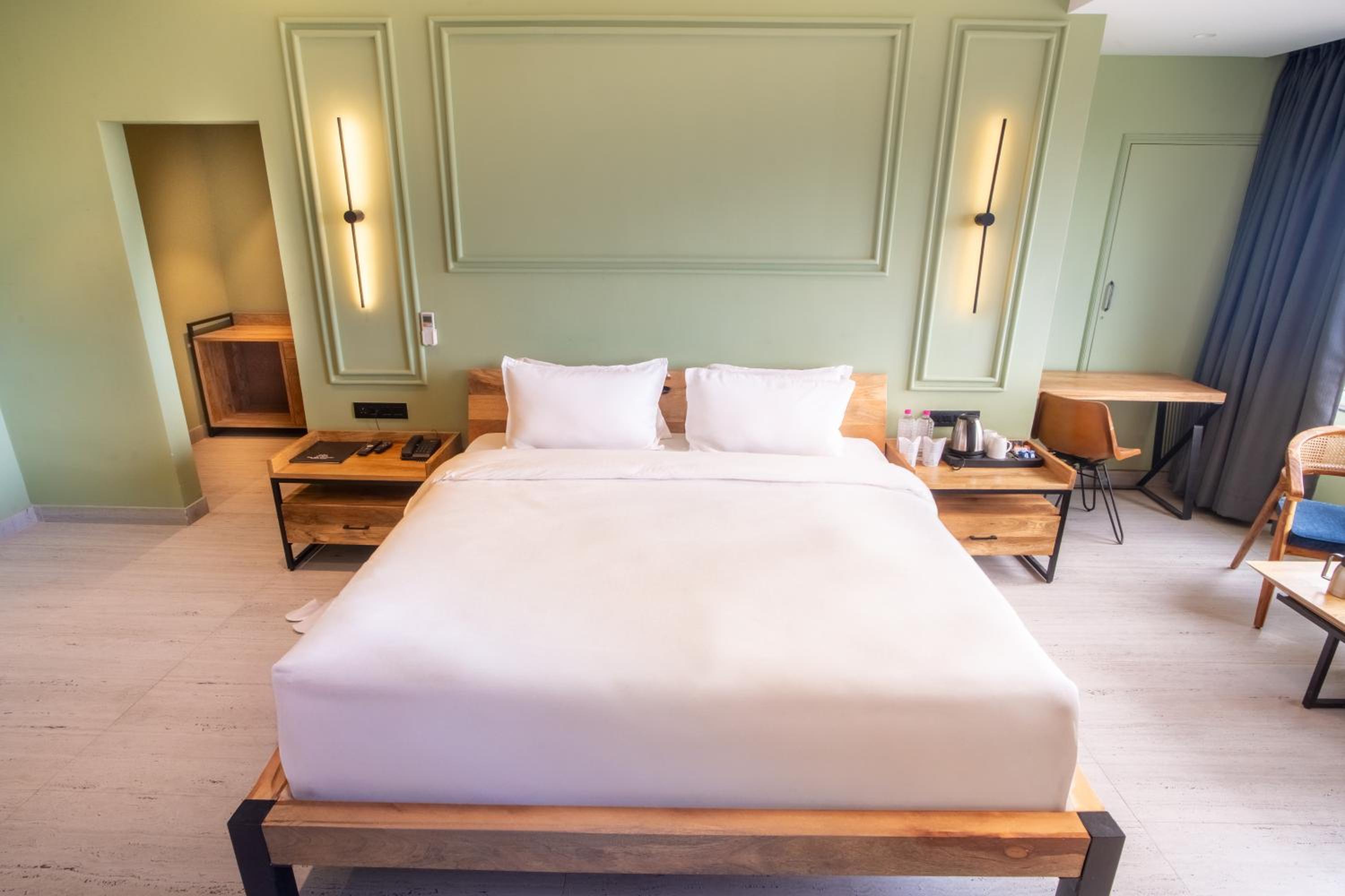 Deluxe Double Room - Photo 12