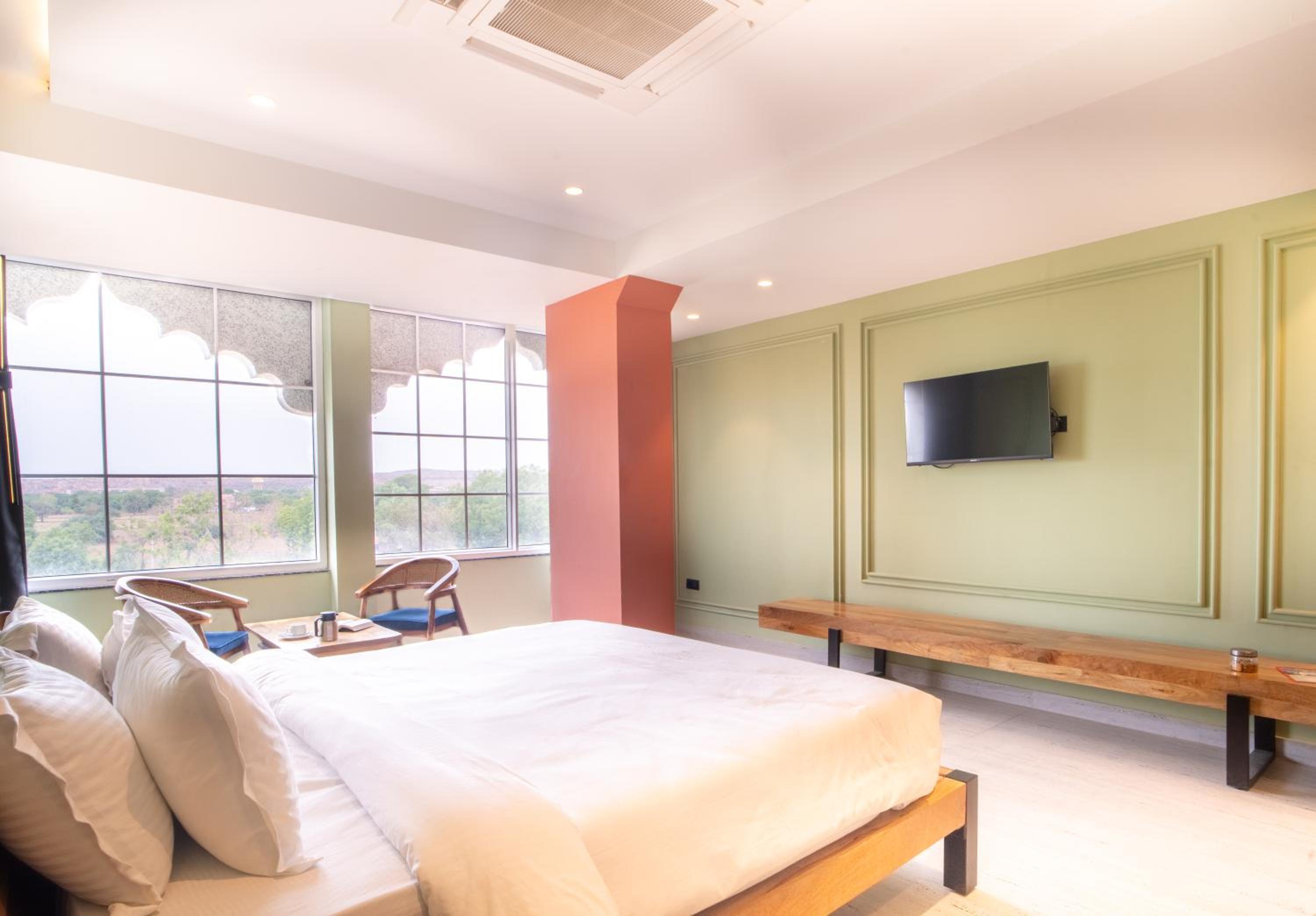 Deluxe Double Room - Photo 13