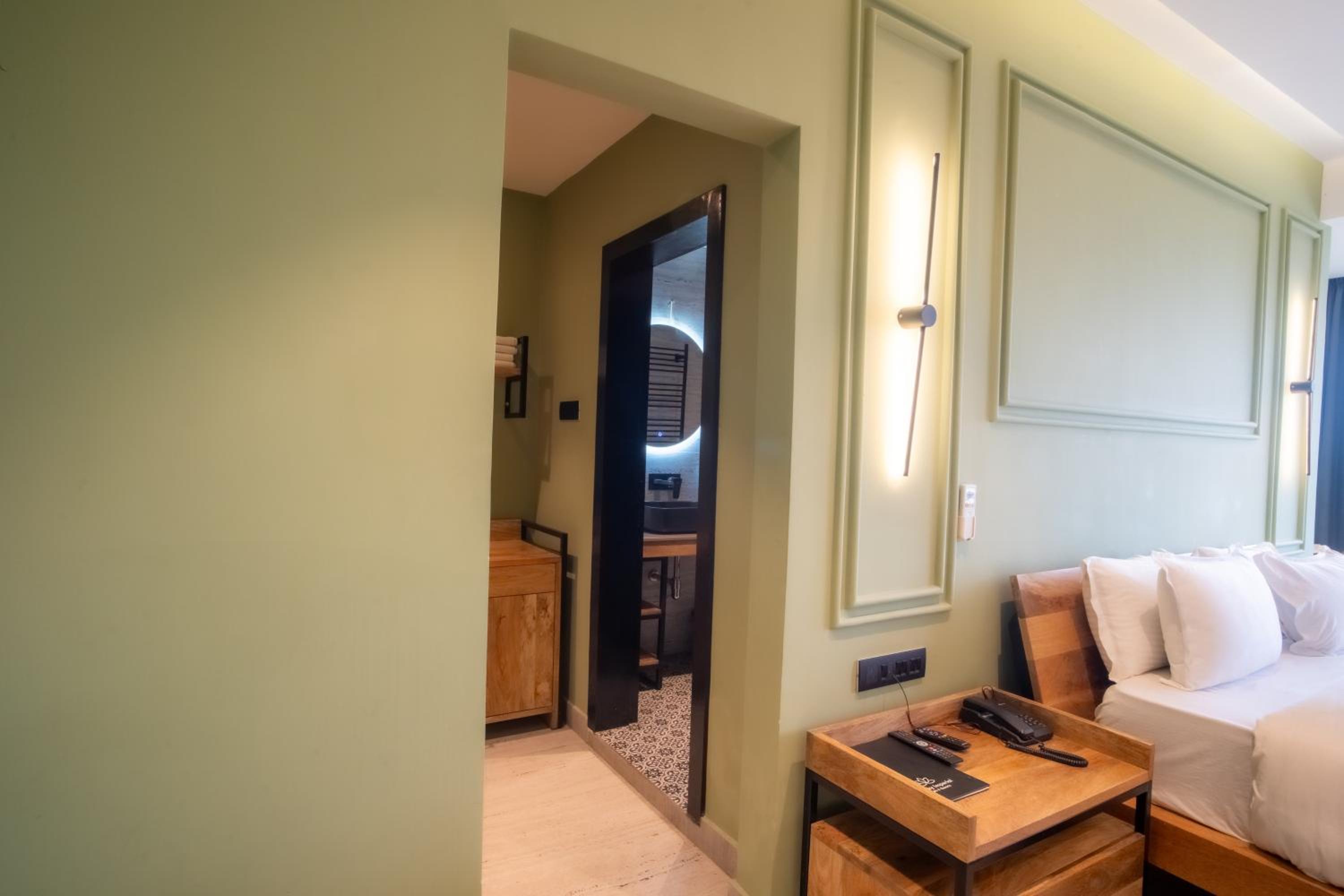 Deluxe Double Room - Photo 8