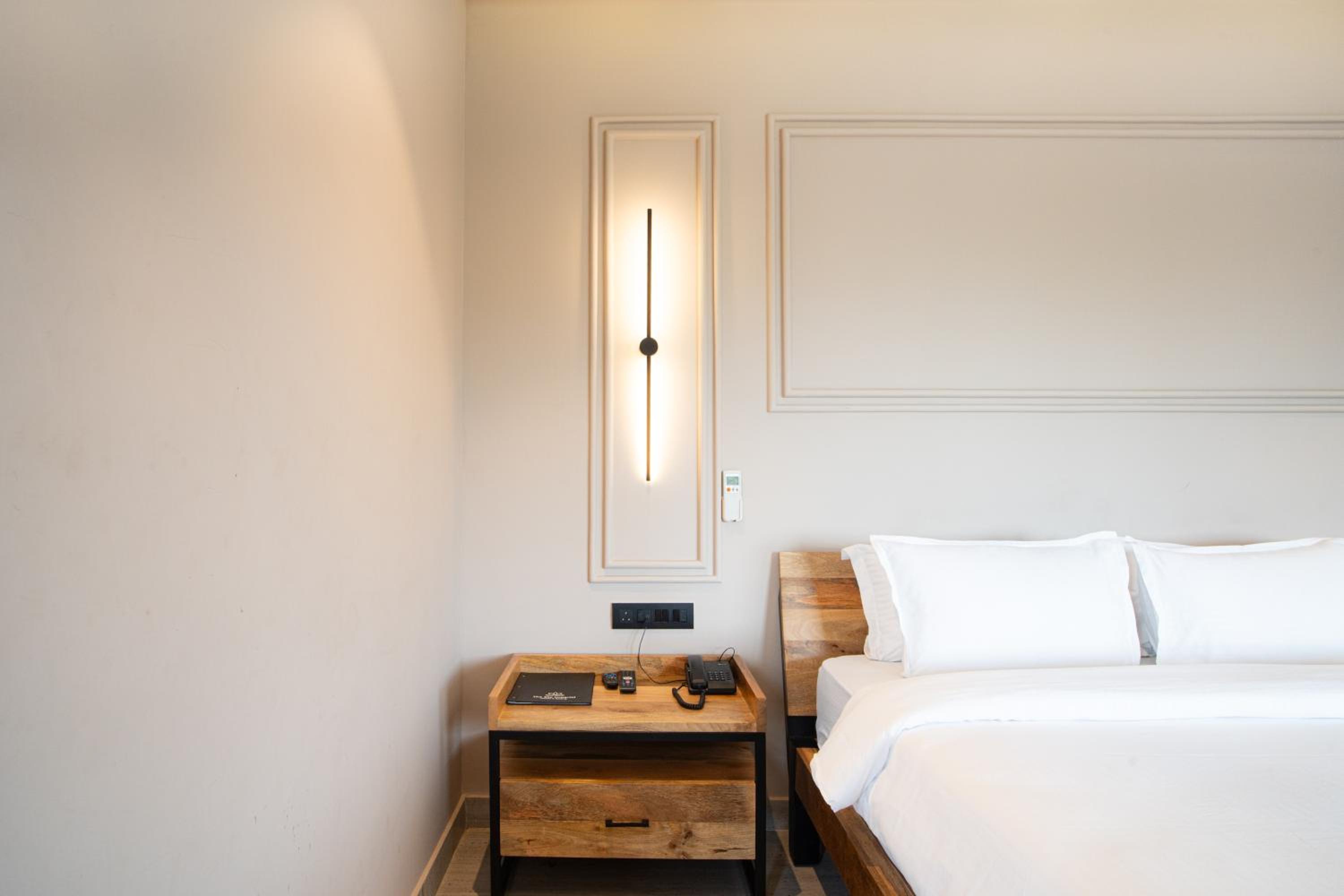 Deluxe Double Room - Photo 9