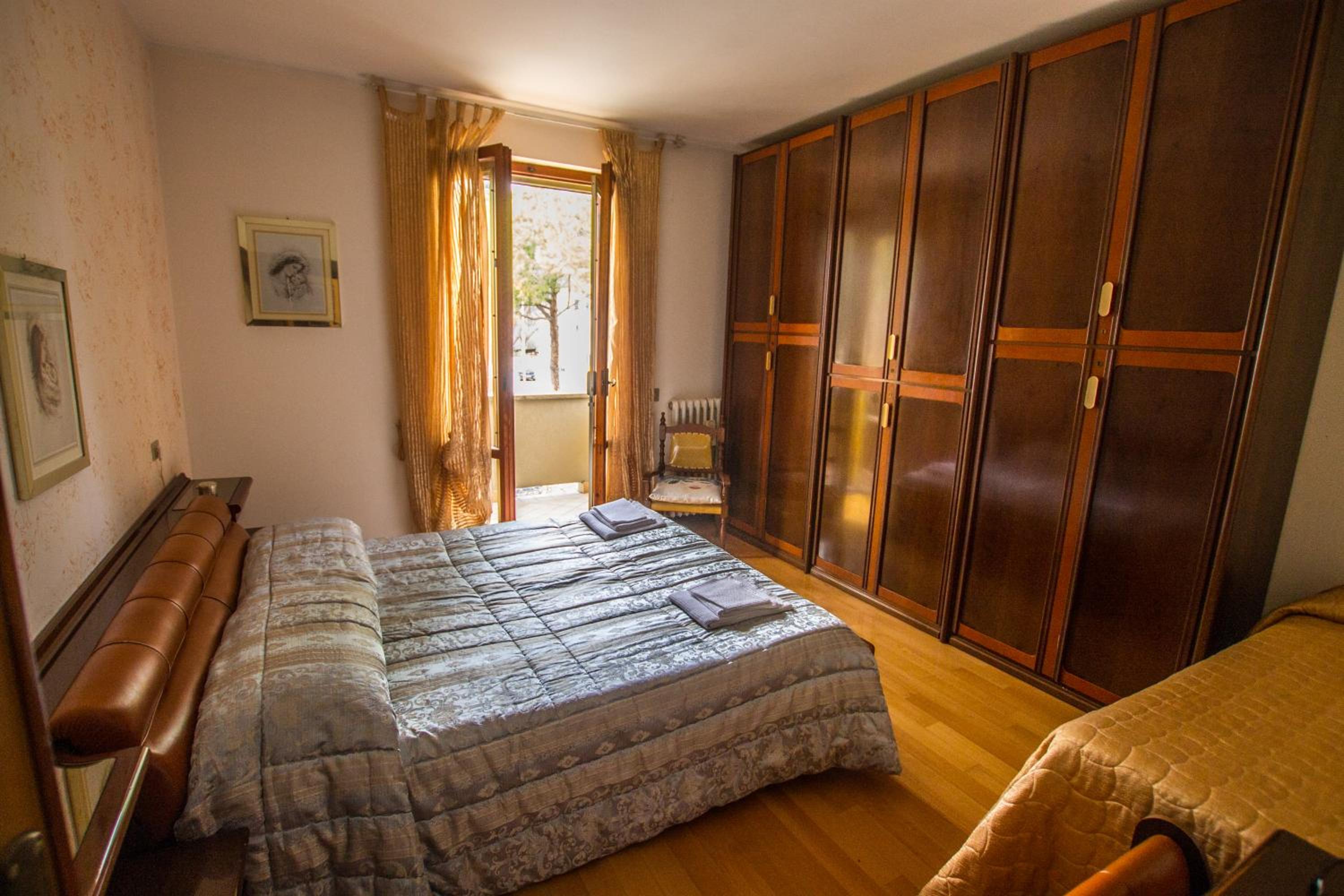 Double Room with Private External Bathroom and Balcony - Photo 6