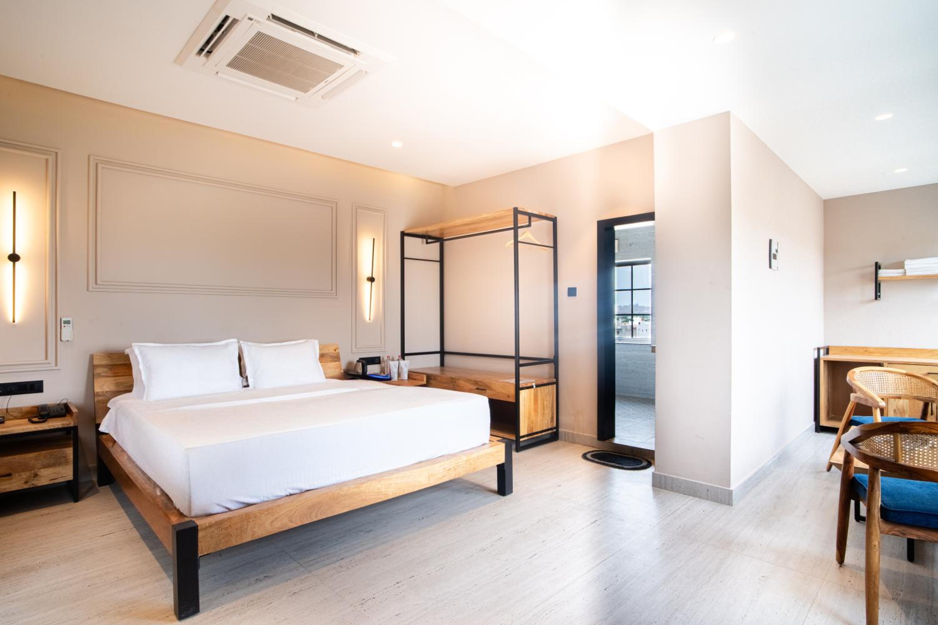 Deluxe Double Room - Photo 15