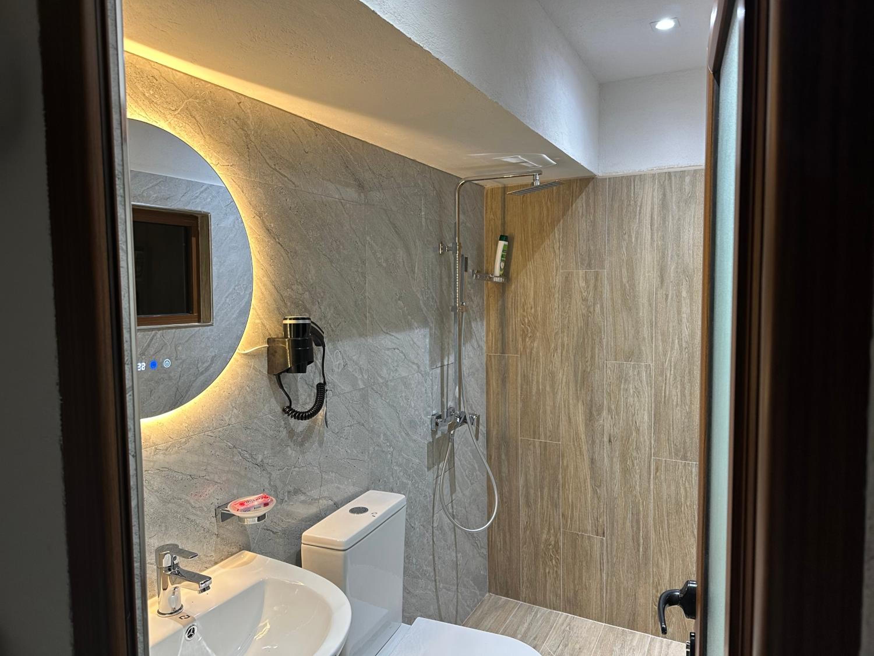 Deluxe Double Room with Balcony photo 1