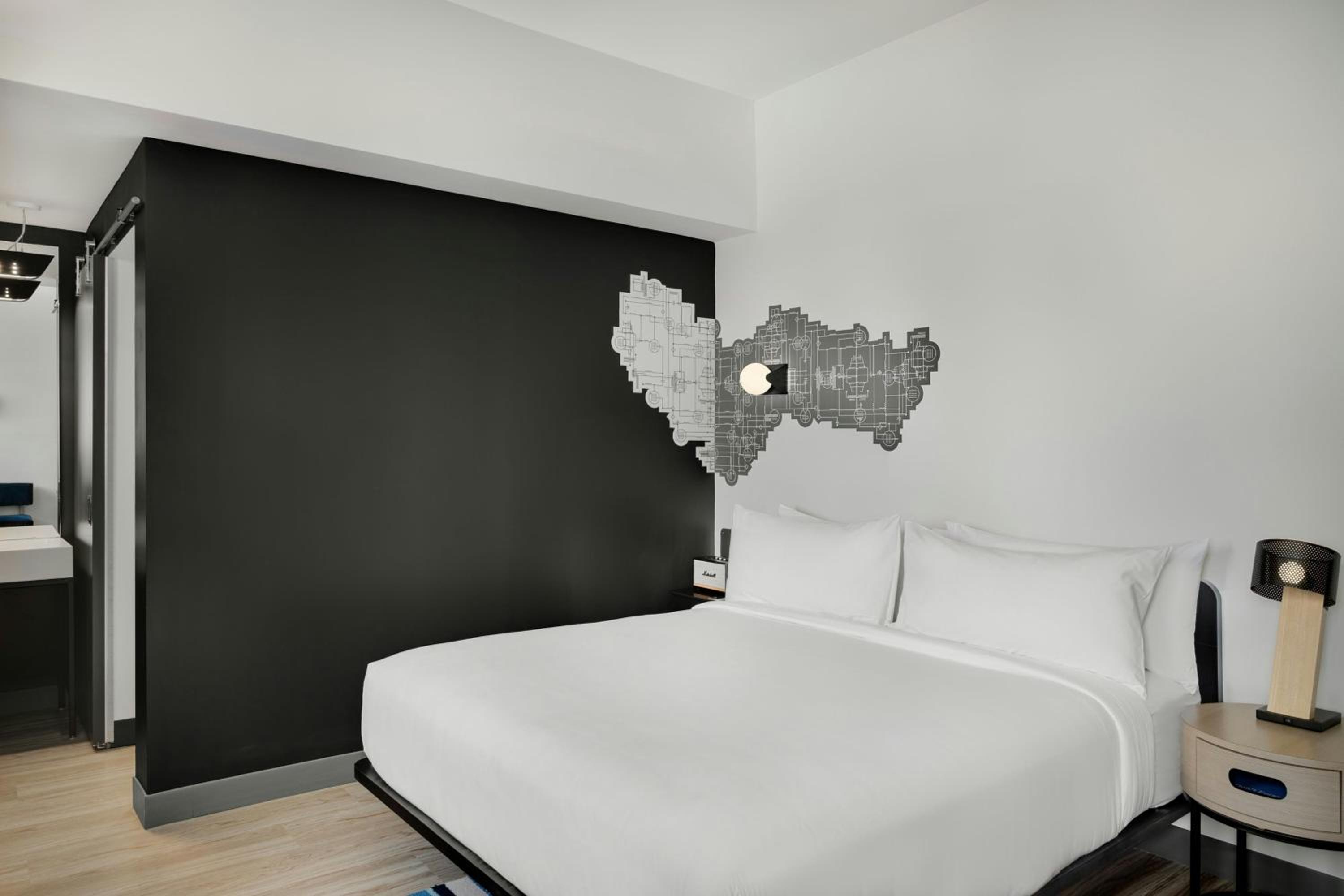 King Room with Skyline View - Photo 1