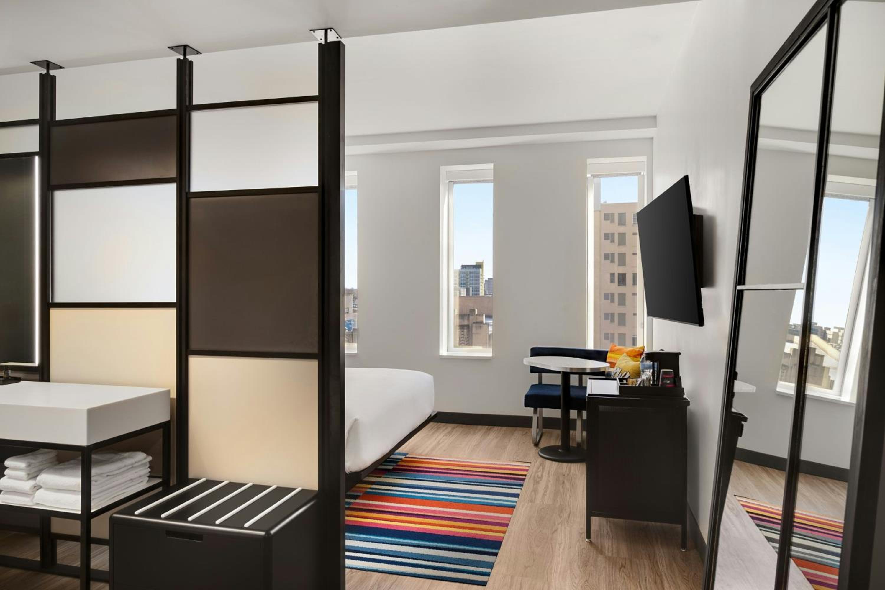 King Room with City View - Photo 2