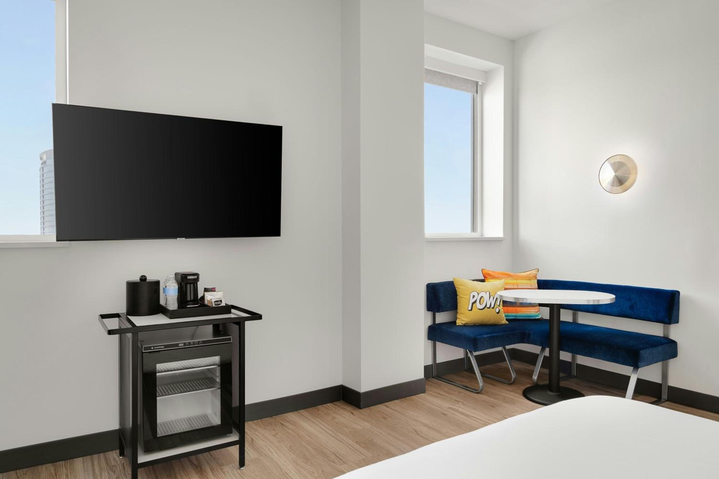 Queen Room with Two Queen Beds and Skyline View - Photo 2