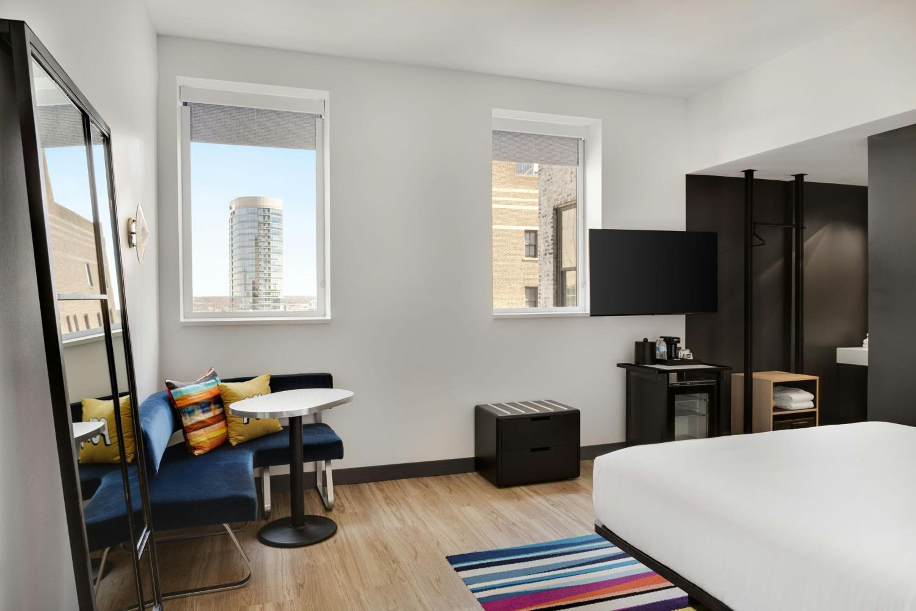King Room with Skyline View - Photo 2