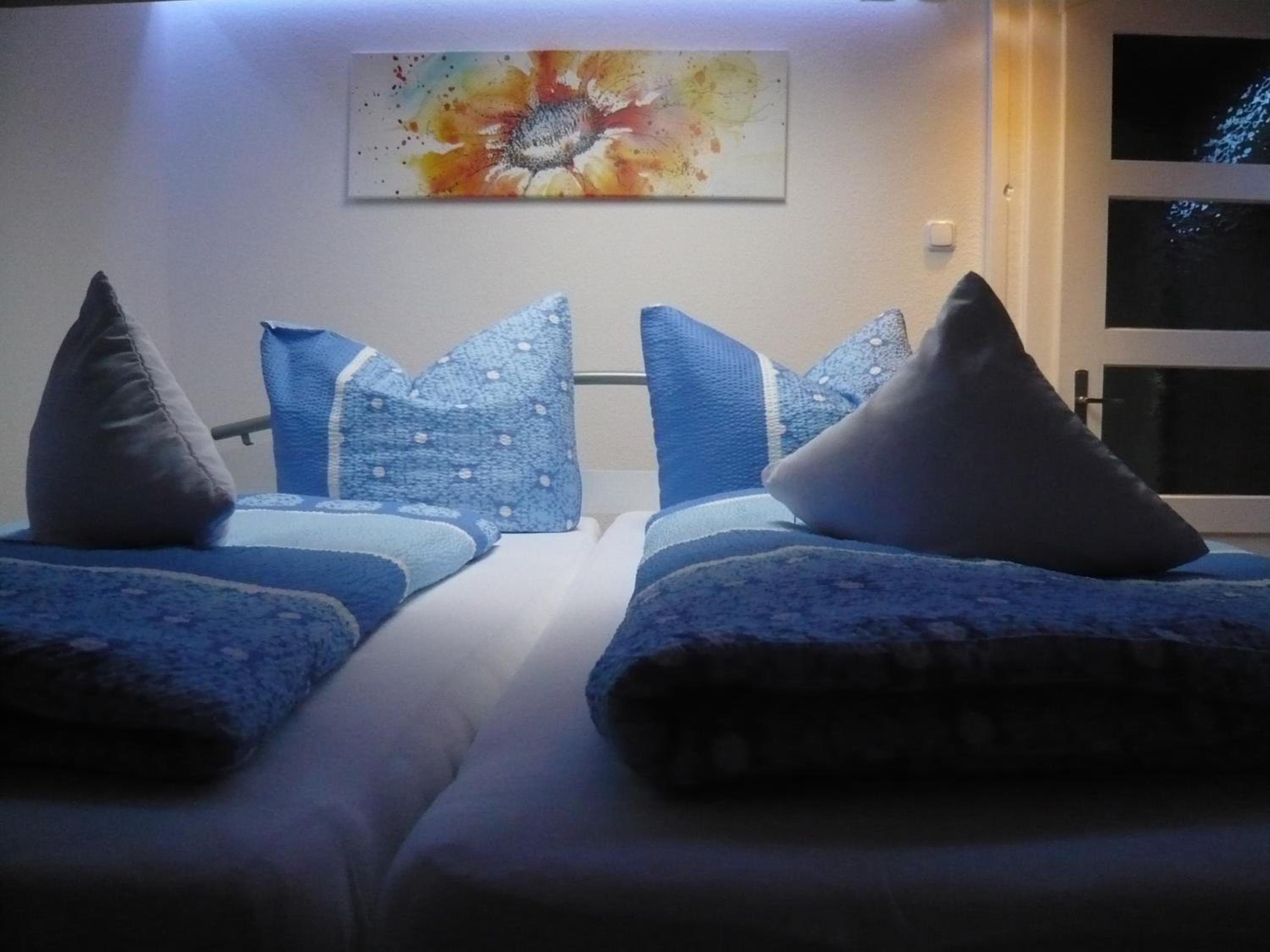 Apartment 6 photo 3