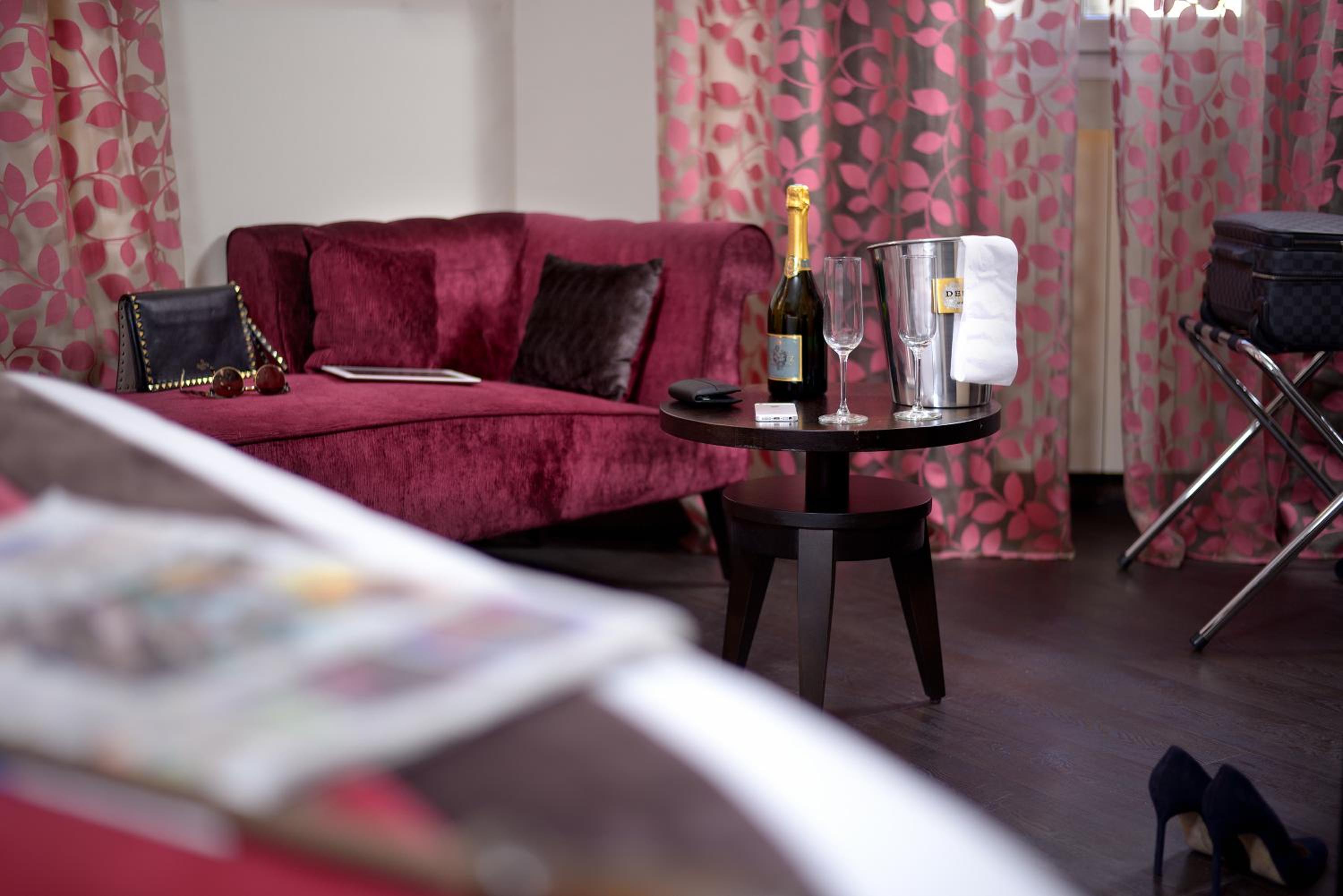 Junior Queen Suite - Photo 20