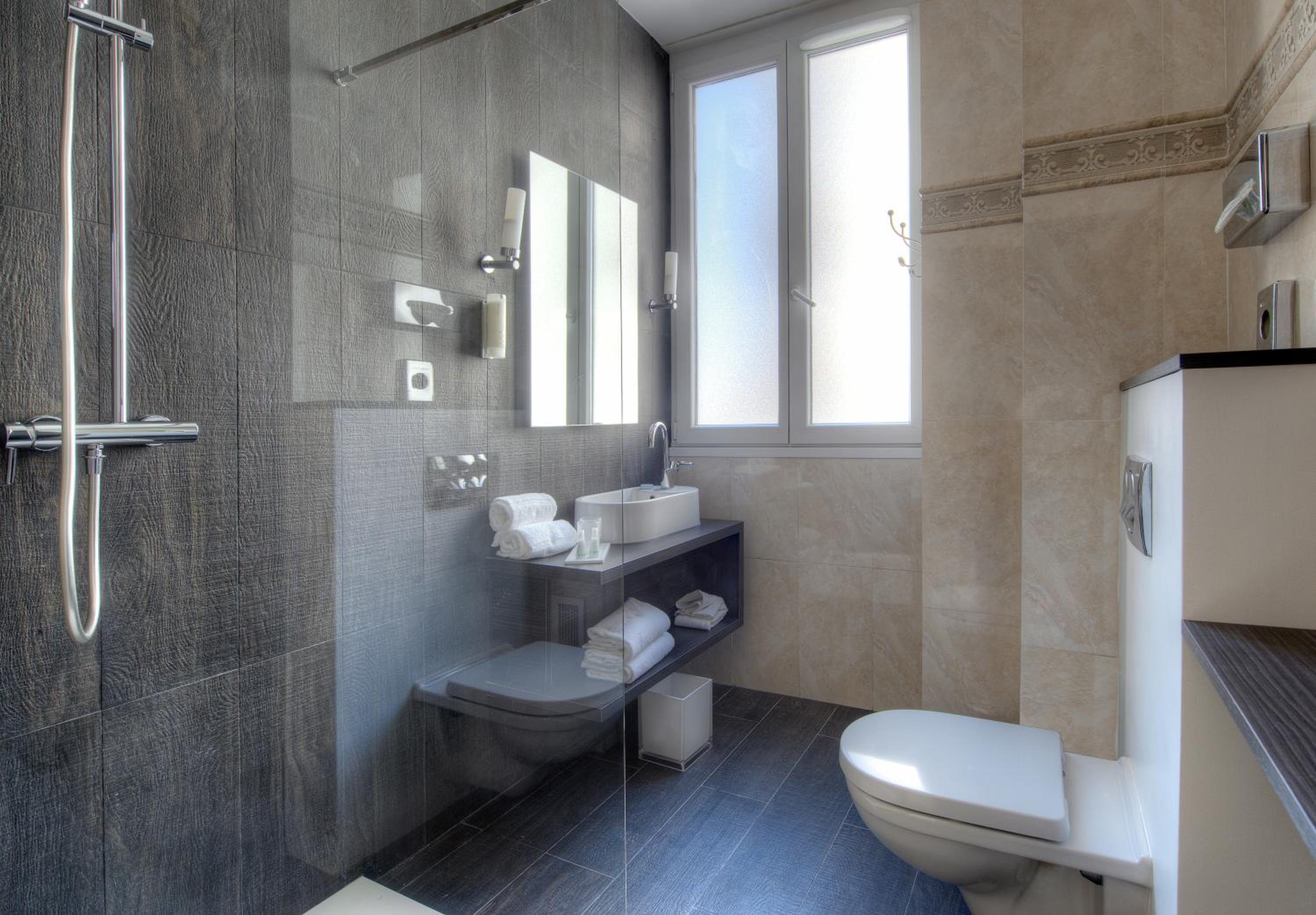 Junior Queen Suite - Photo 6