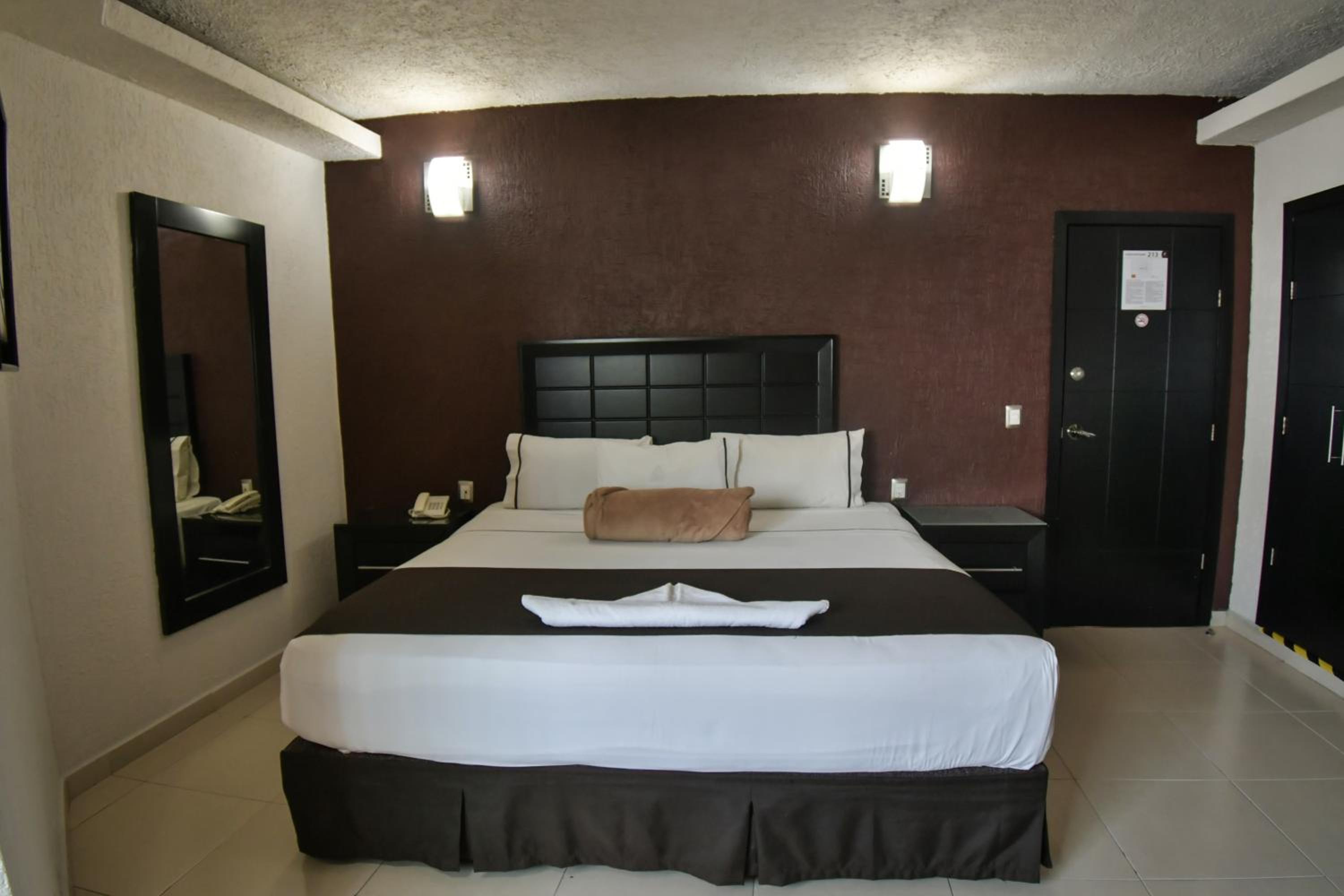 Superior King Room - Photo 8