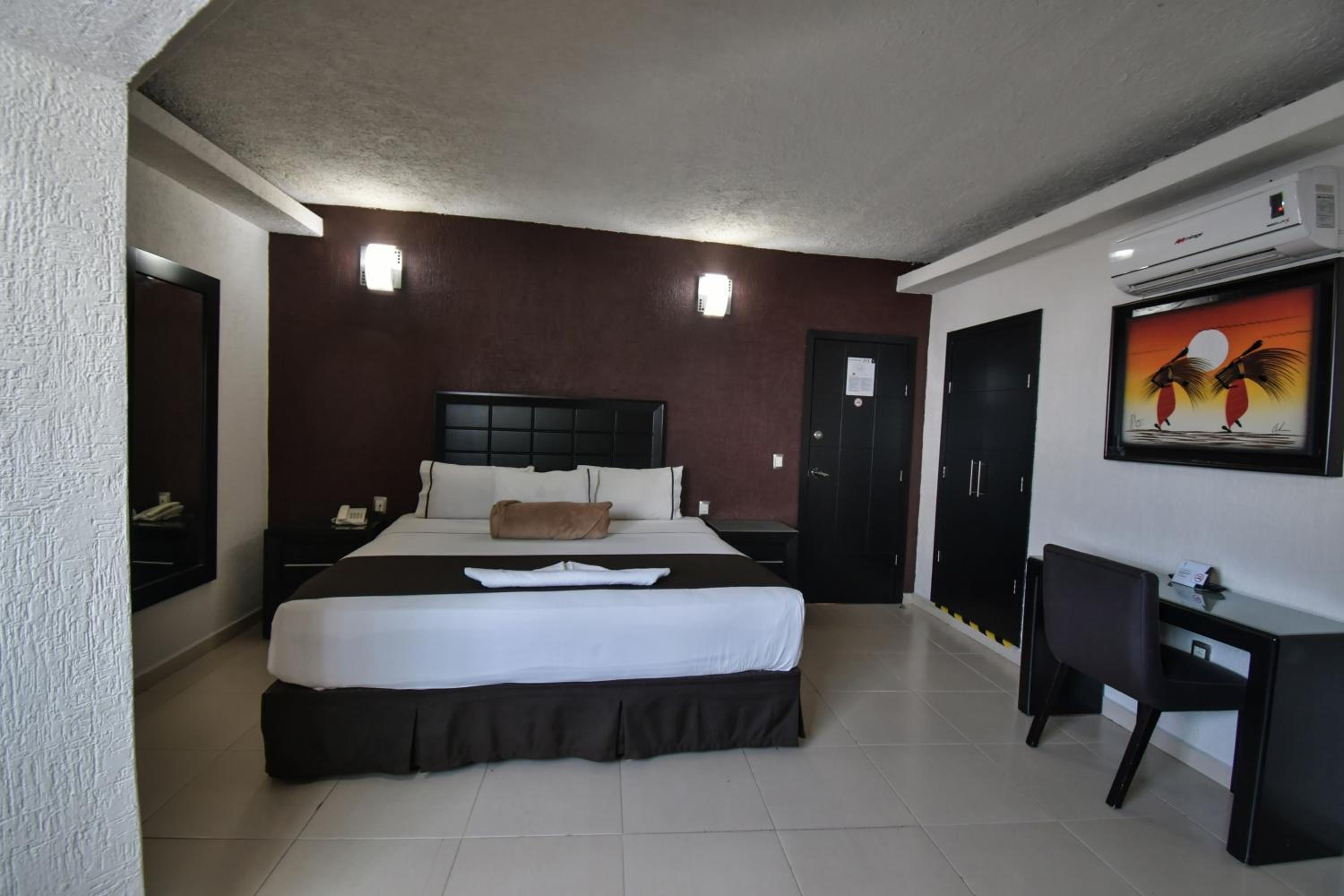 Superior King Room - Photo 9