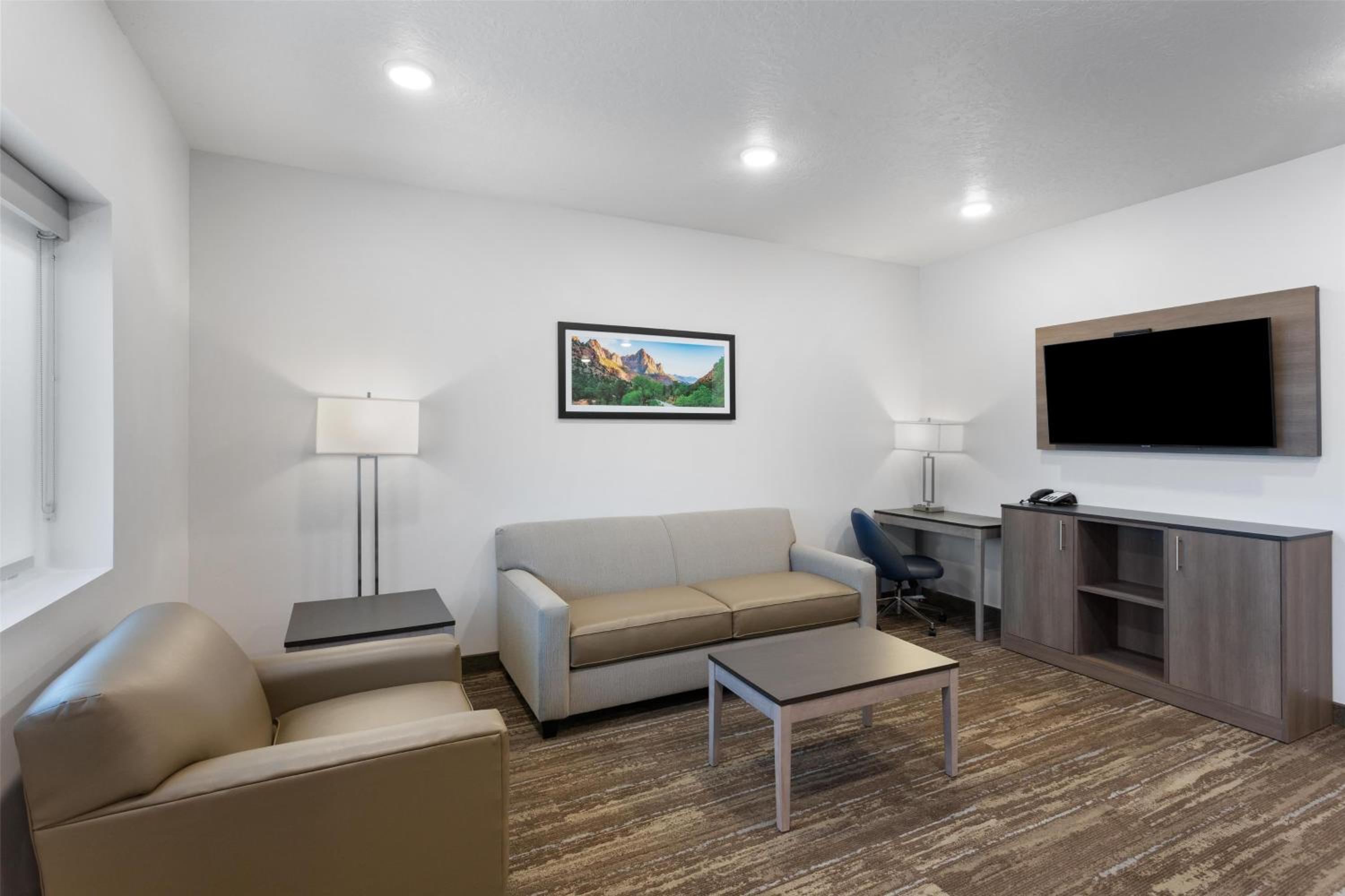 Two-Bedroom Apartment with Two King Beds - Non-Smoking photo 3