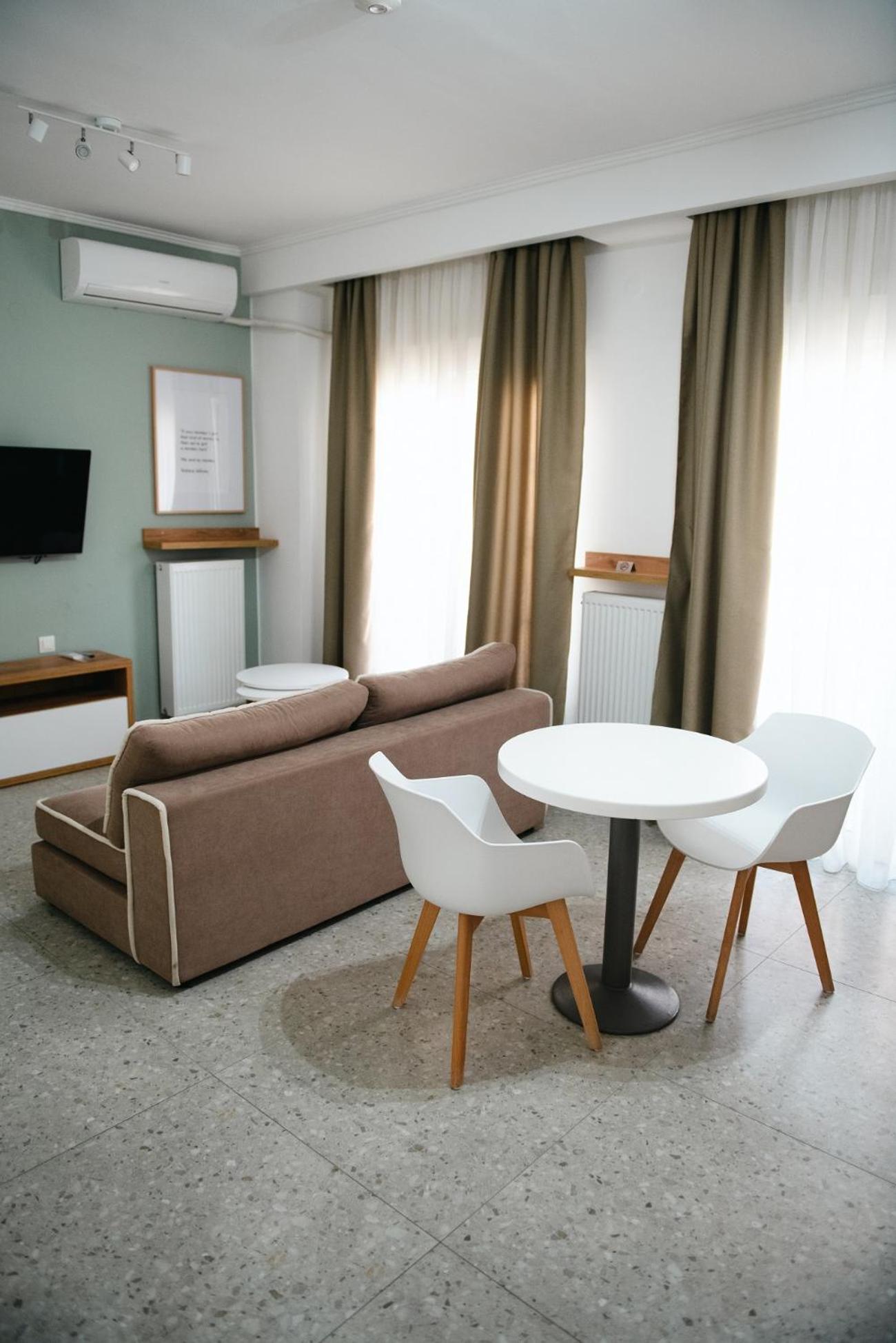 Deluxe Studio