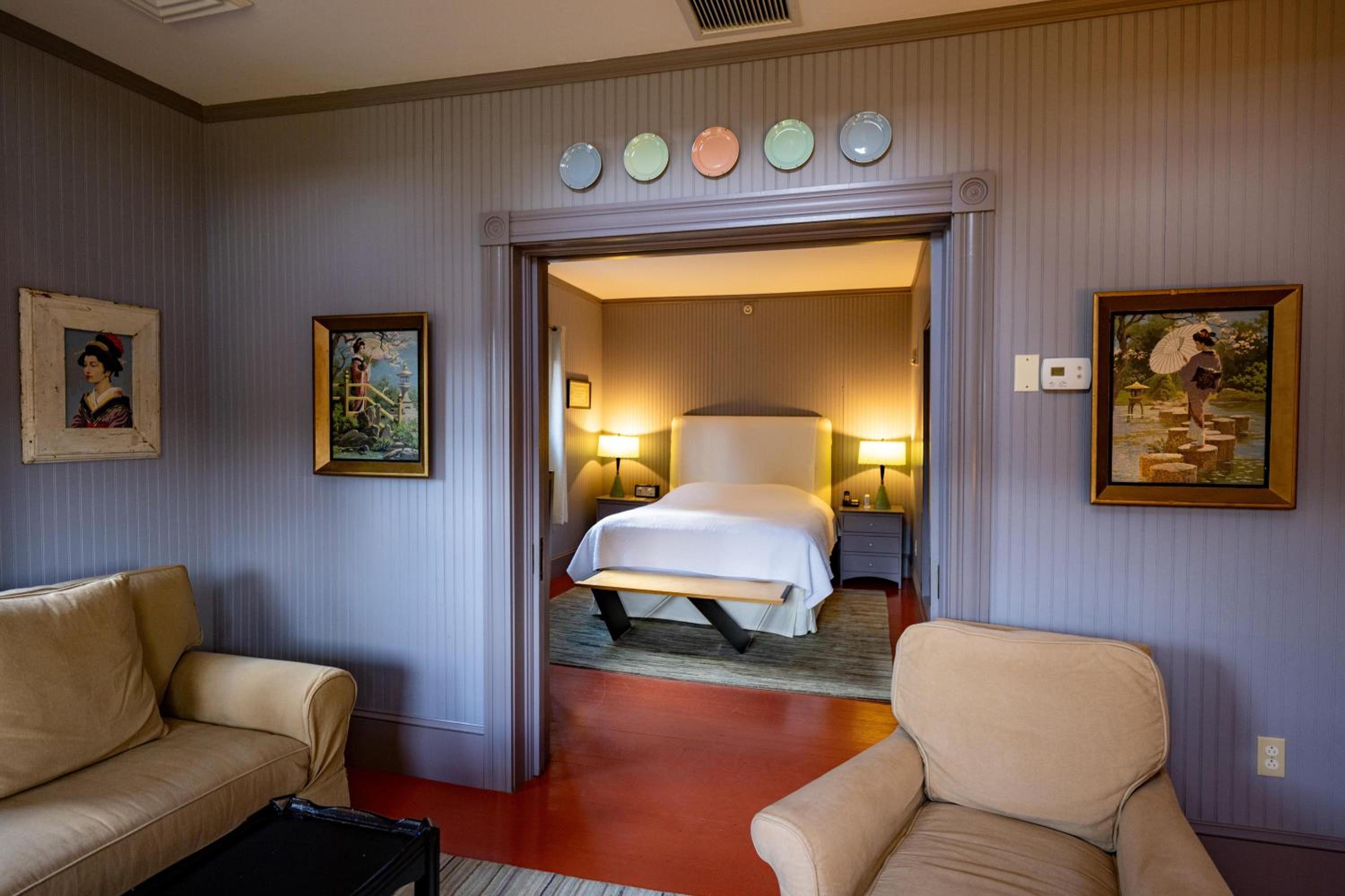 One-Bedroom Suite photo 1