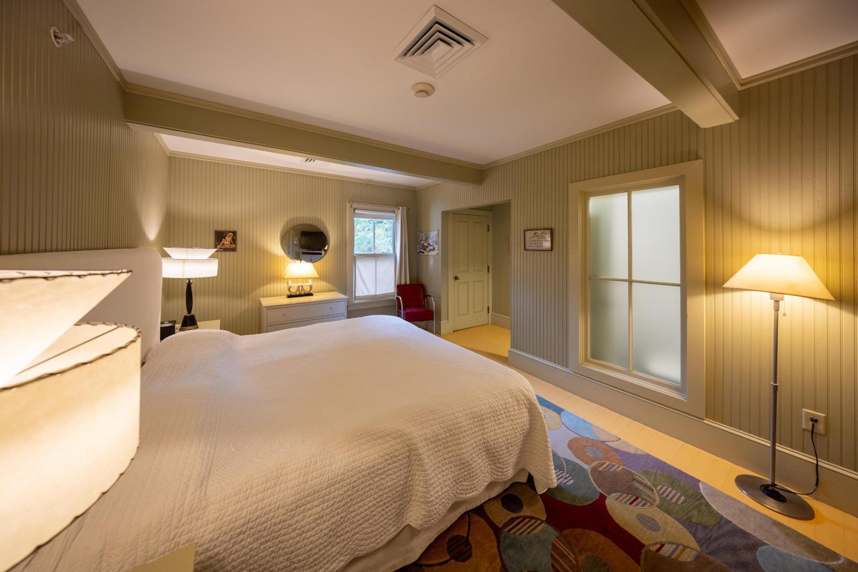 Deluxe Standard King Room