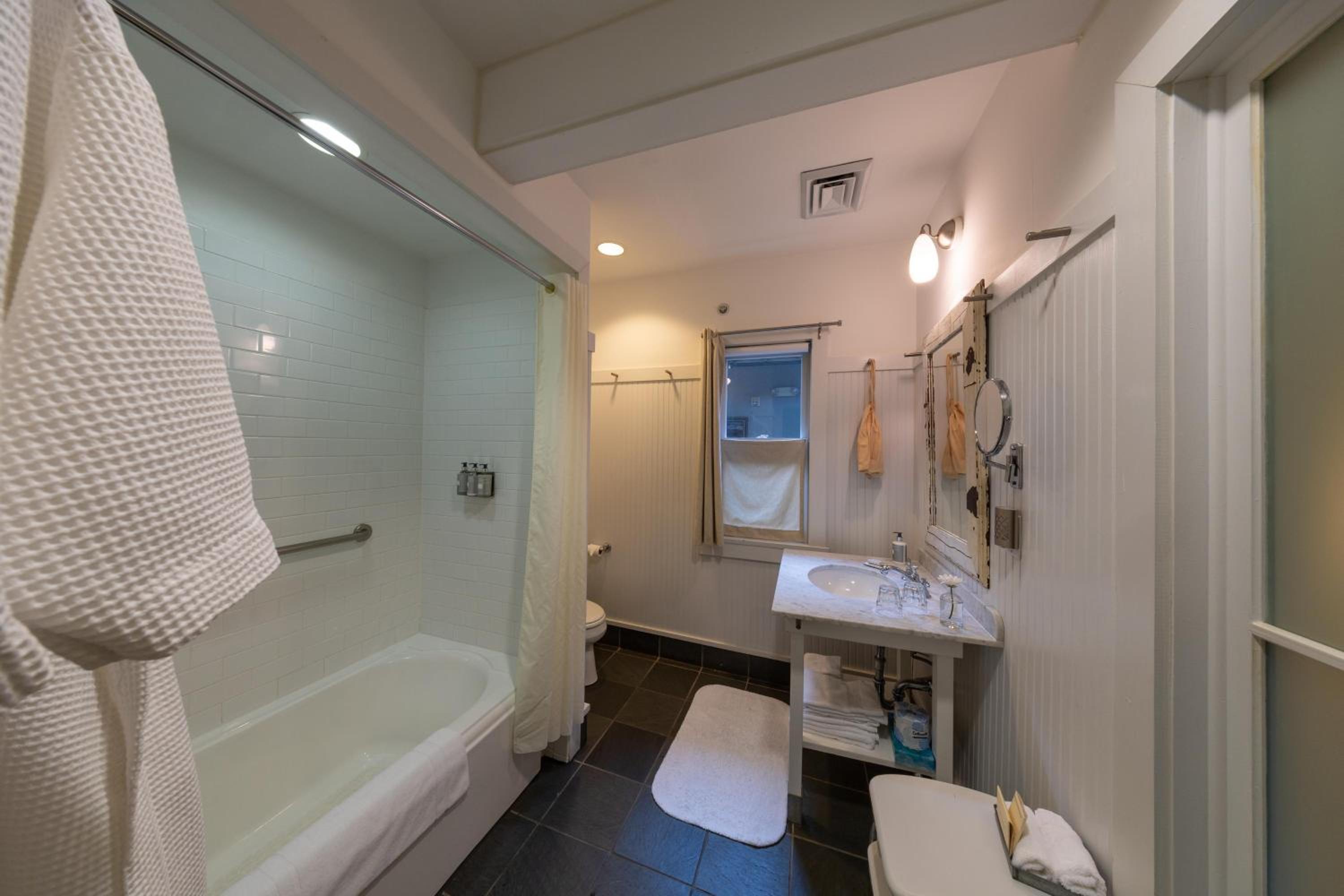 Deluxe Standard King Room