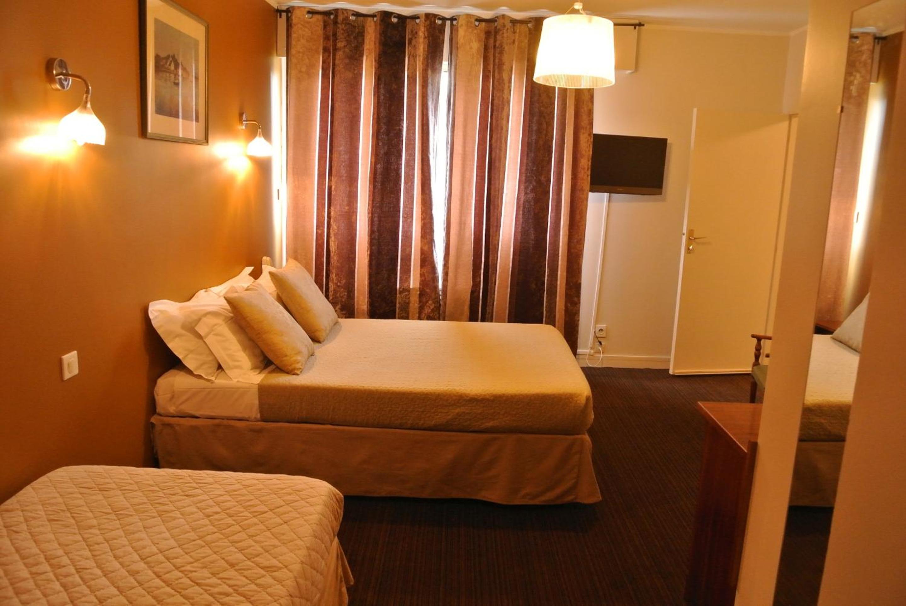 Standard Triple Room - Photo 9