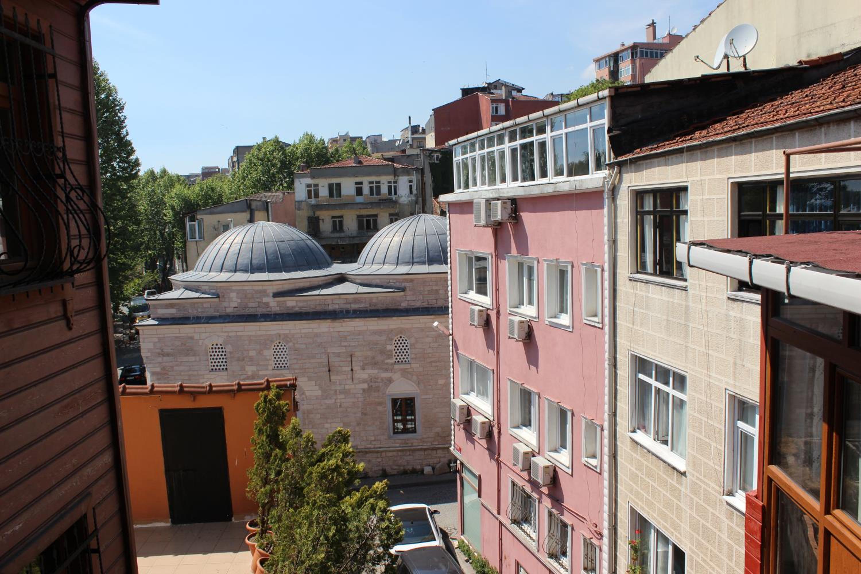 Deluxe Double Room with Balcony photo 3