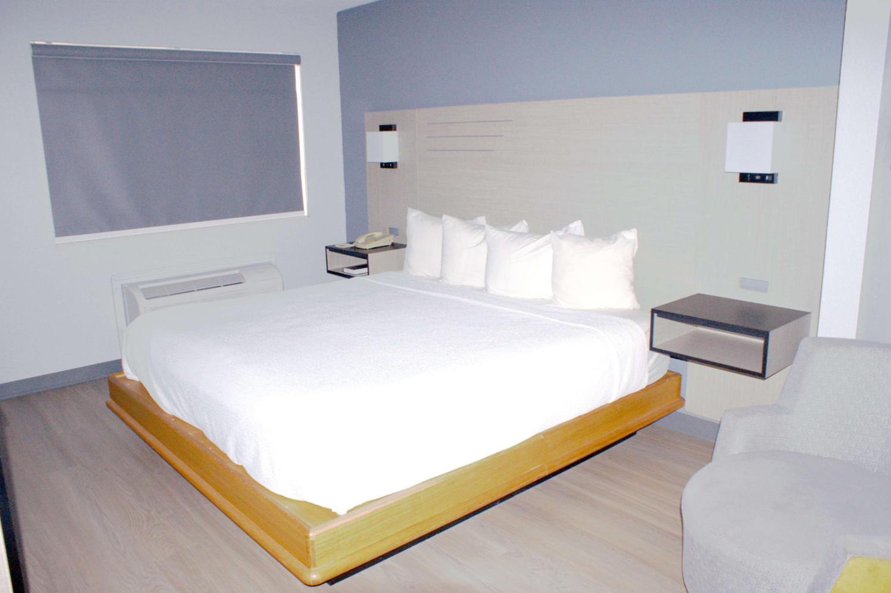 1 King Bed Pet Friendly photo 1