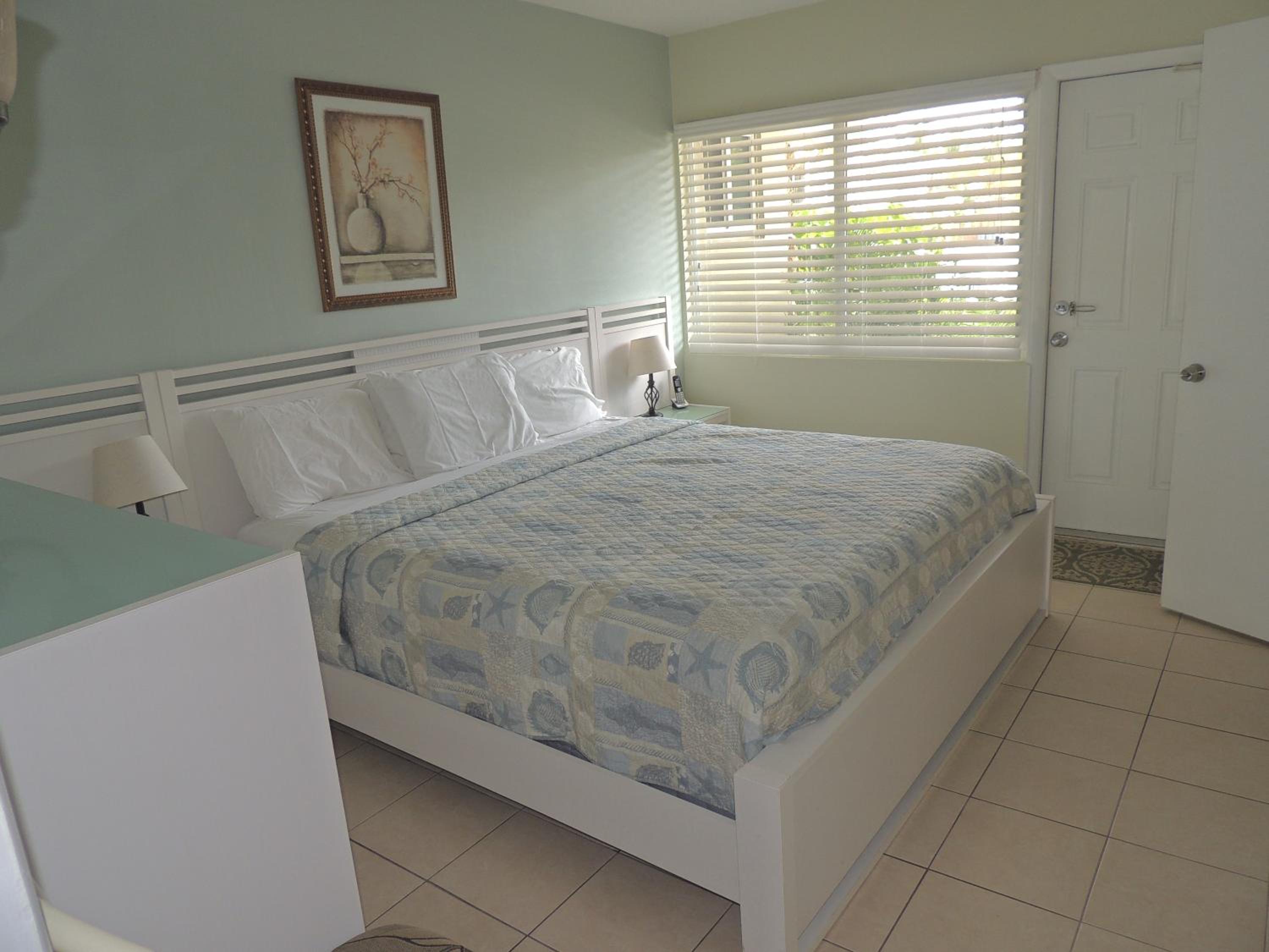 One-Bedroom Apartment with Intracoastal View photo 3