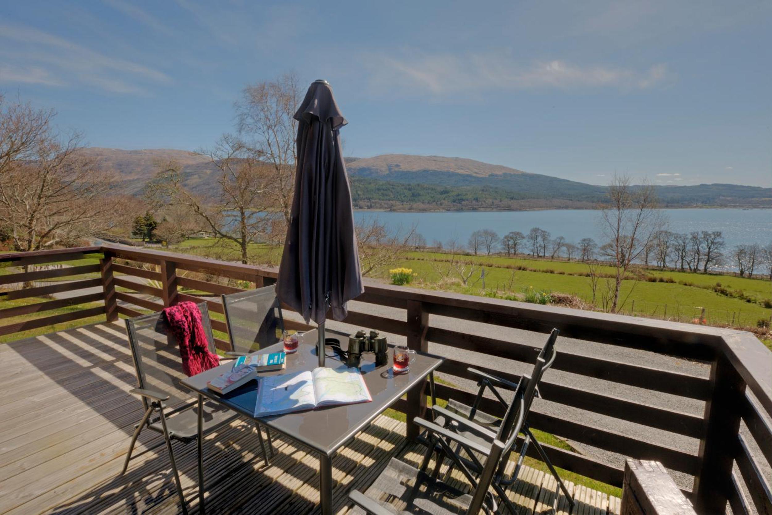 Two-Bedroom Lodge with Lake View A photo 2