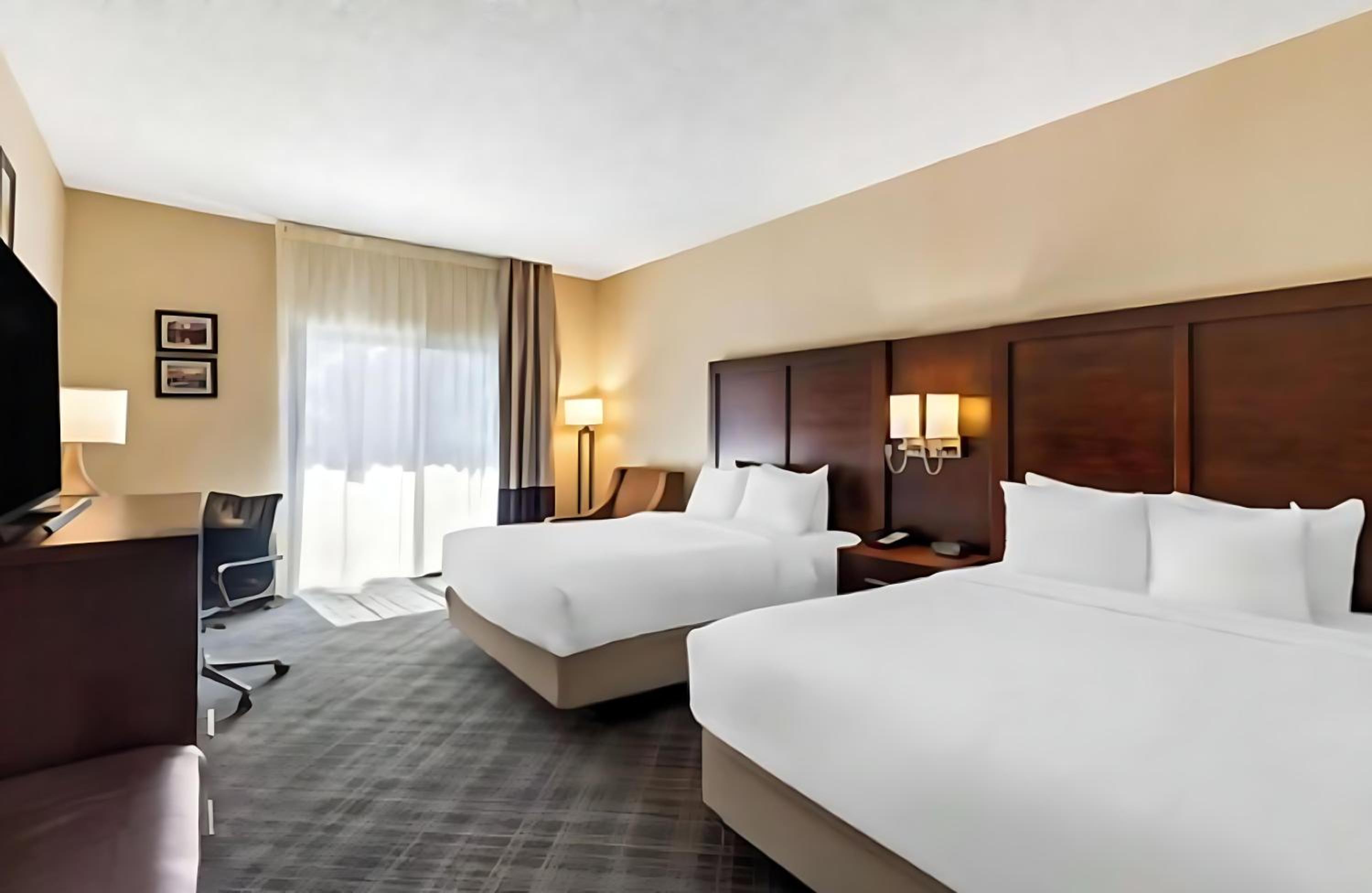 Queen Room with Two Queen Beds - Accessible/Non-Smoking  - Photo 4