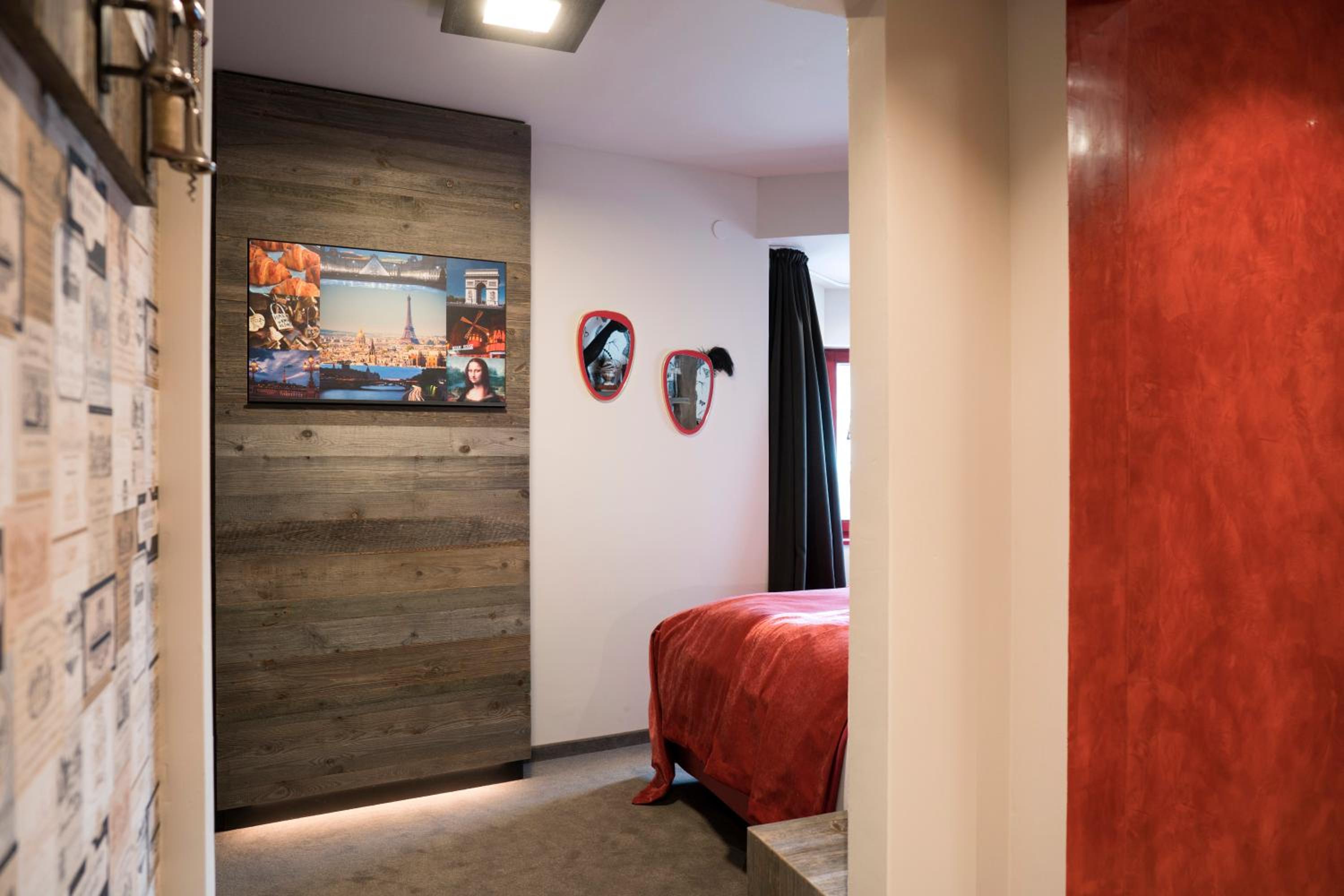 Deluxe Double Room with River View - Photo 9