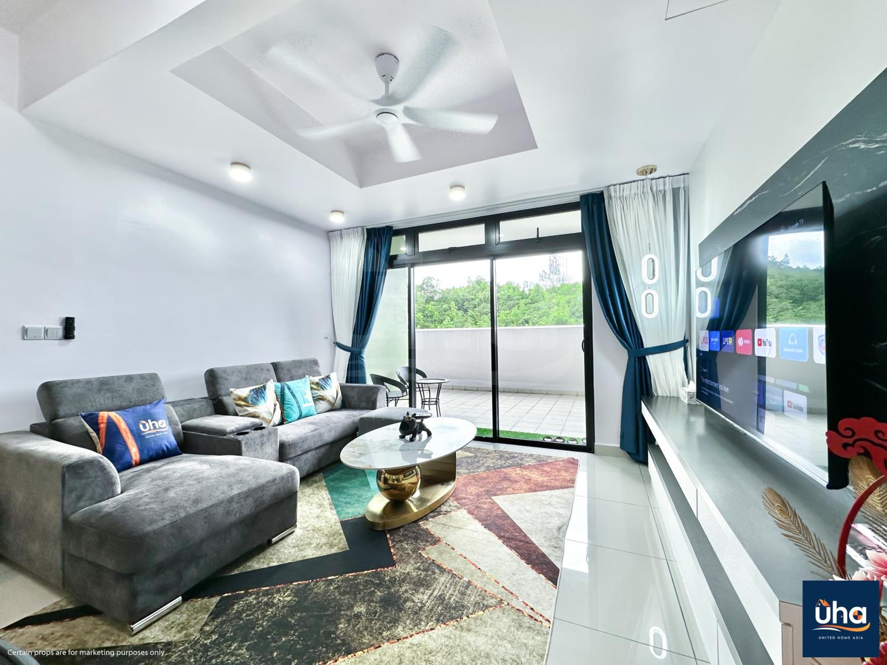 Three-Bedroom Apartment with Balcony