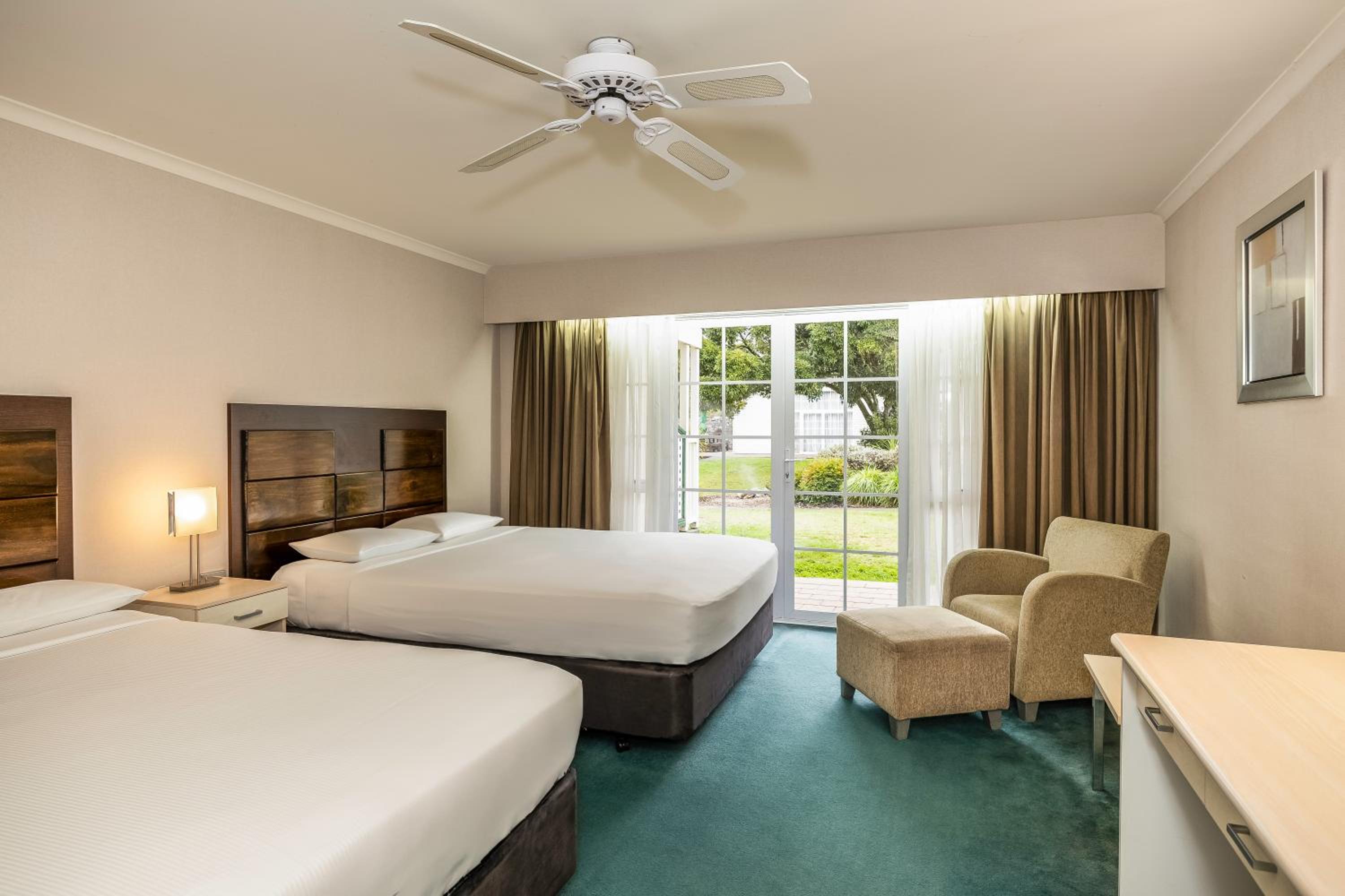 Standard Double Room with Two Double Beds - Photo 4