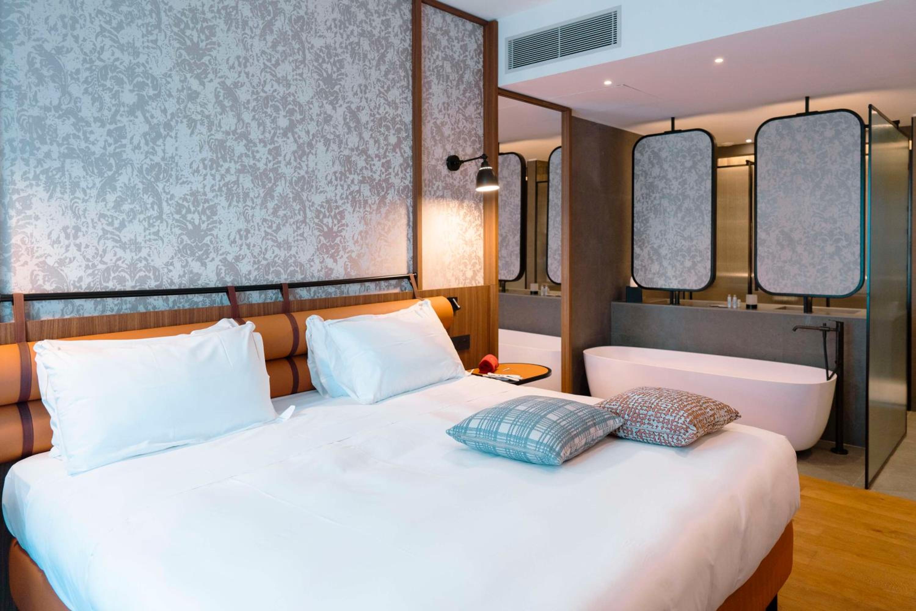 Two-Bedroom Suite thumbnail 6
