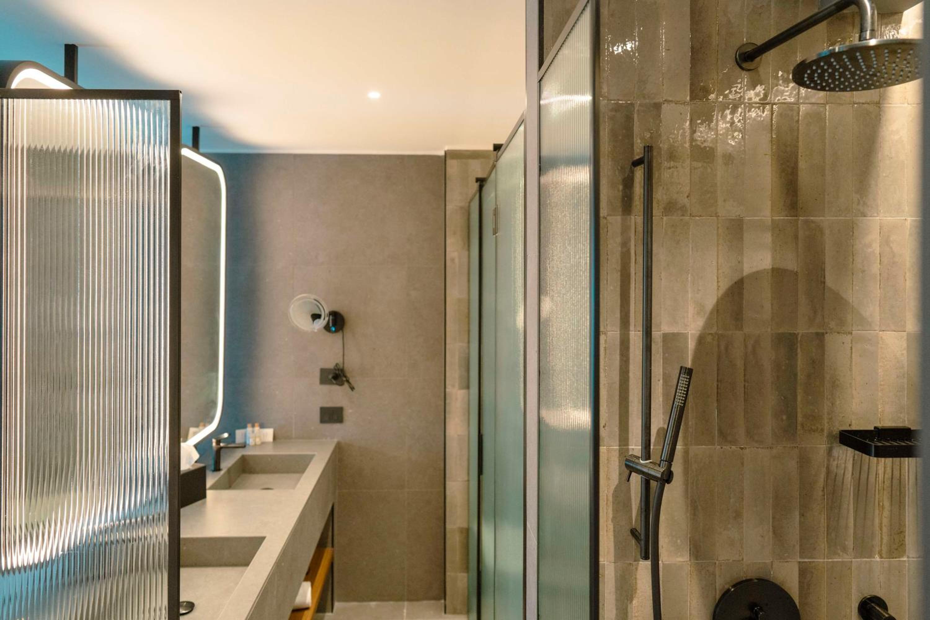 Two-Bedroom Suite thumbnail 5
